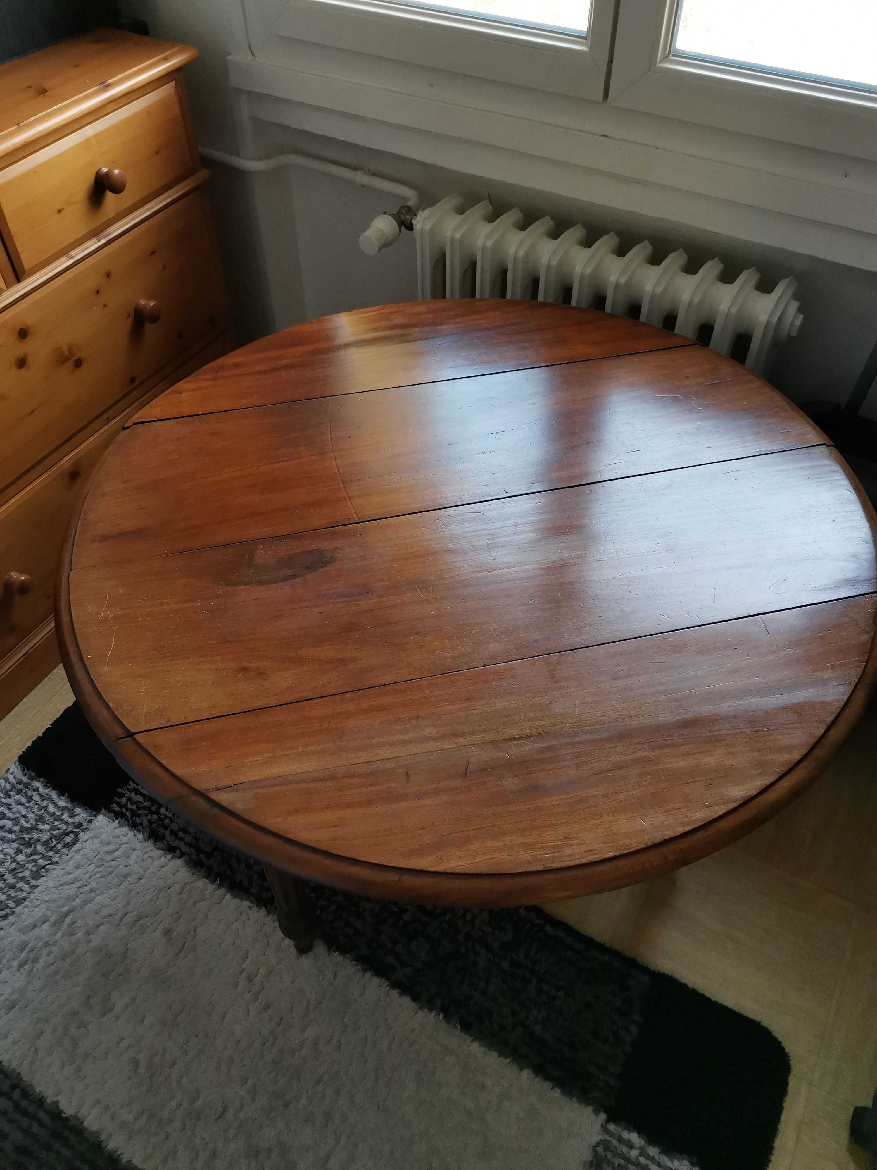 Oak round table