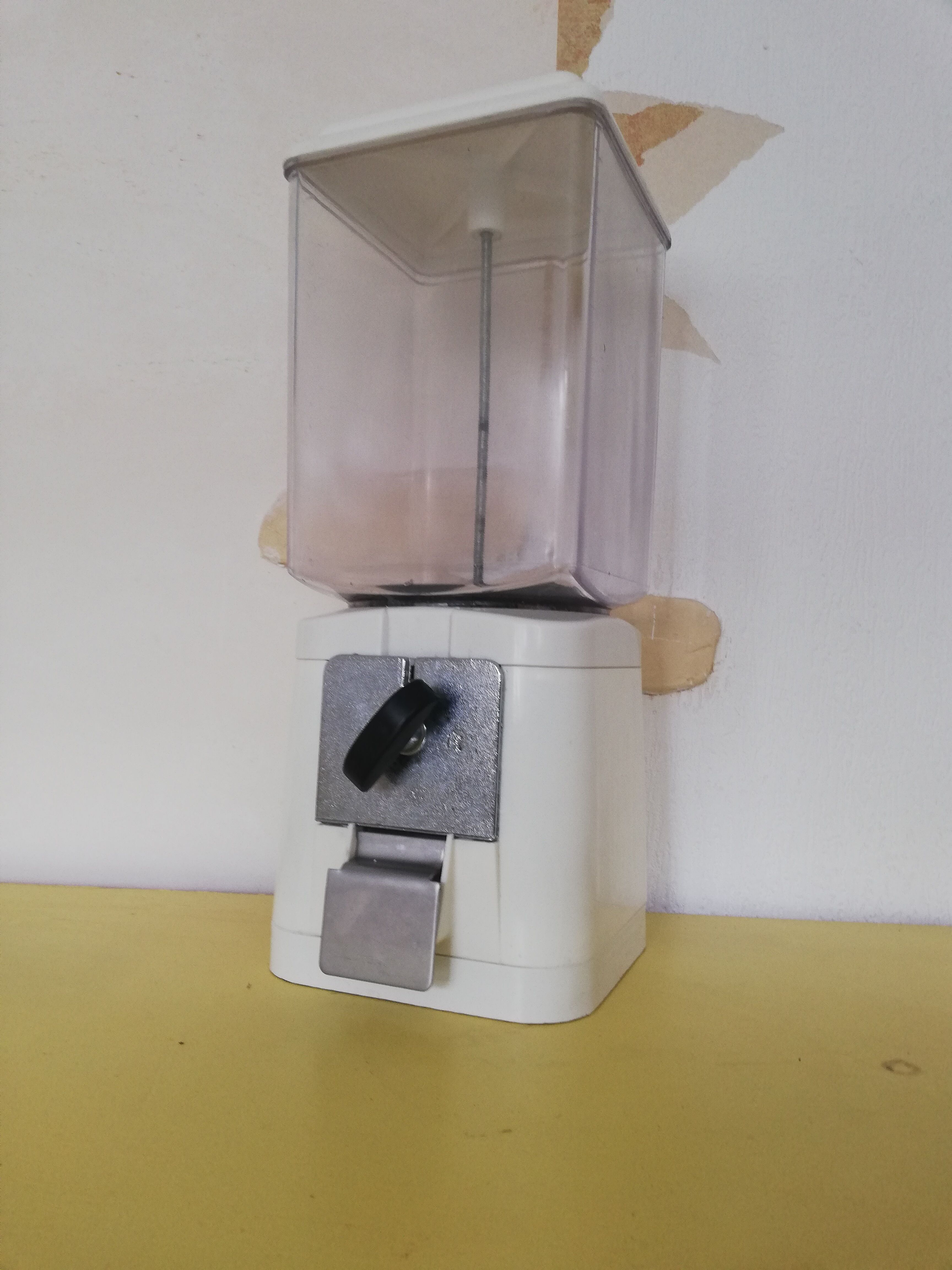 Distributor vintage candy made in Germany