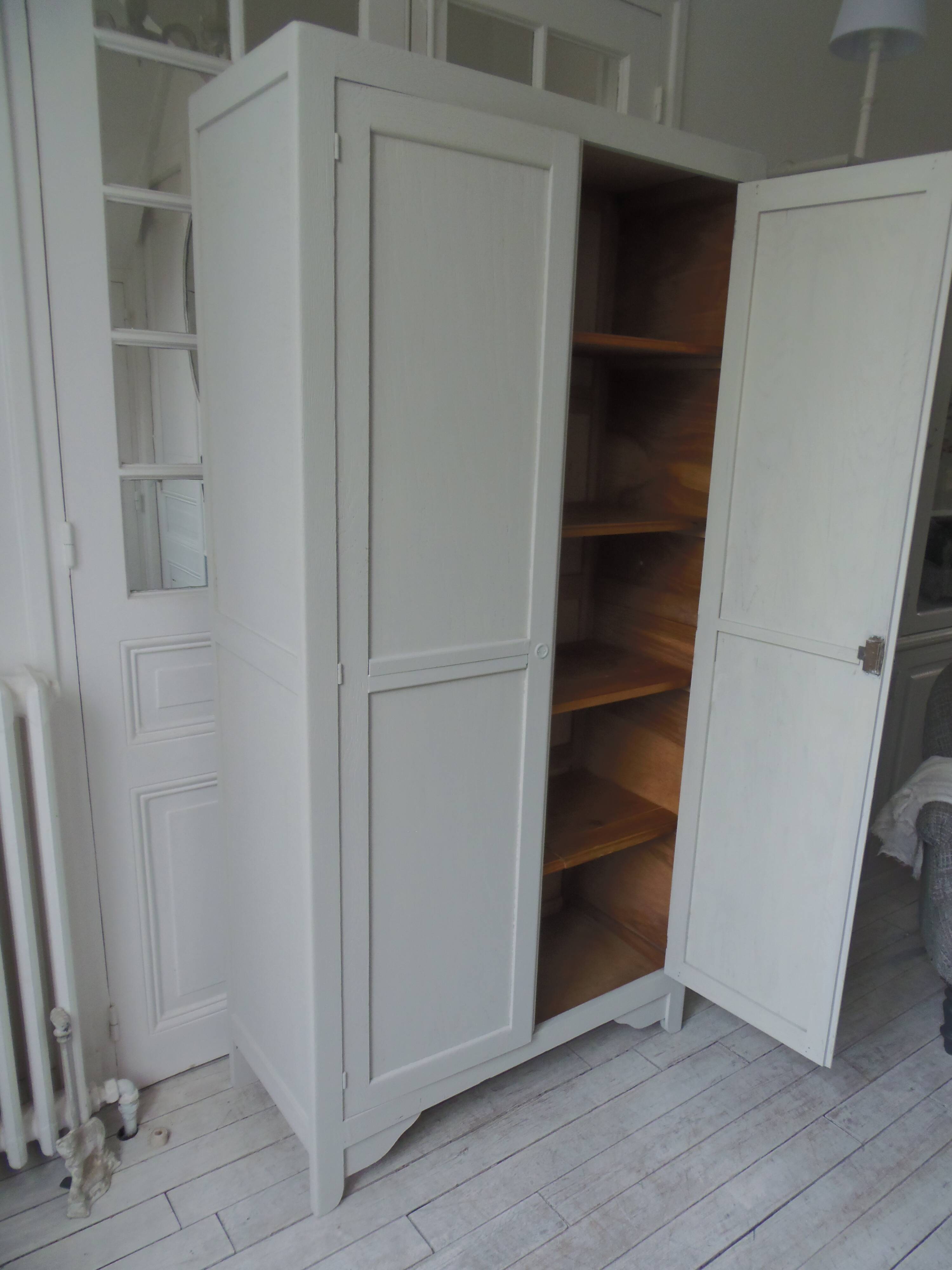 Vintage Parisian wardrobe re-enchanted in pearl gray.