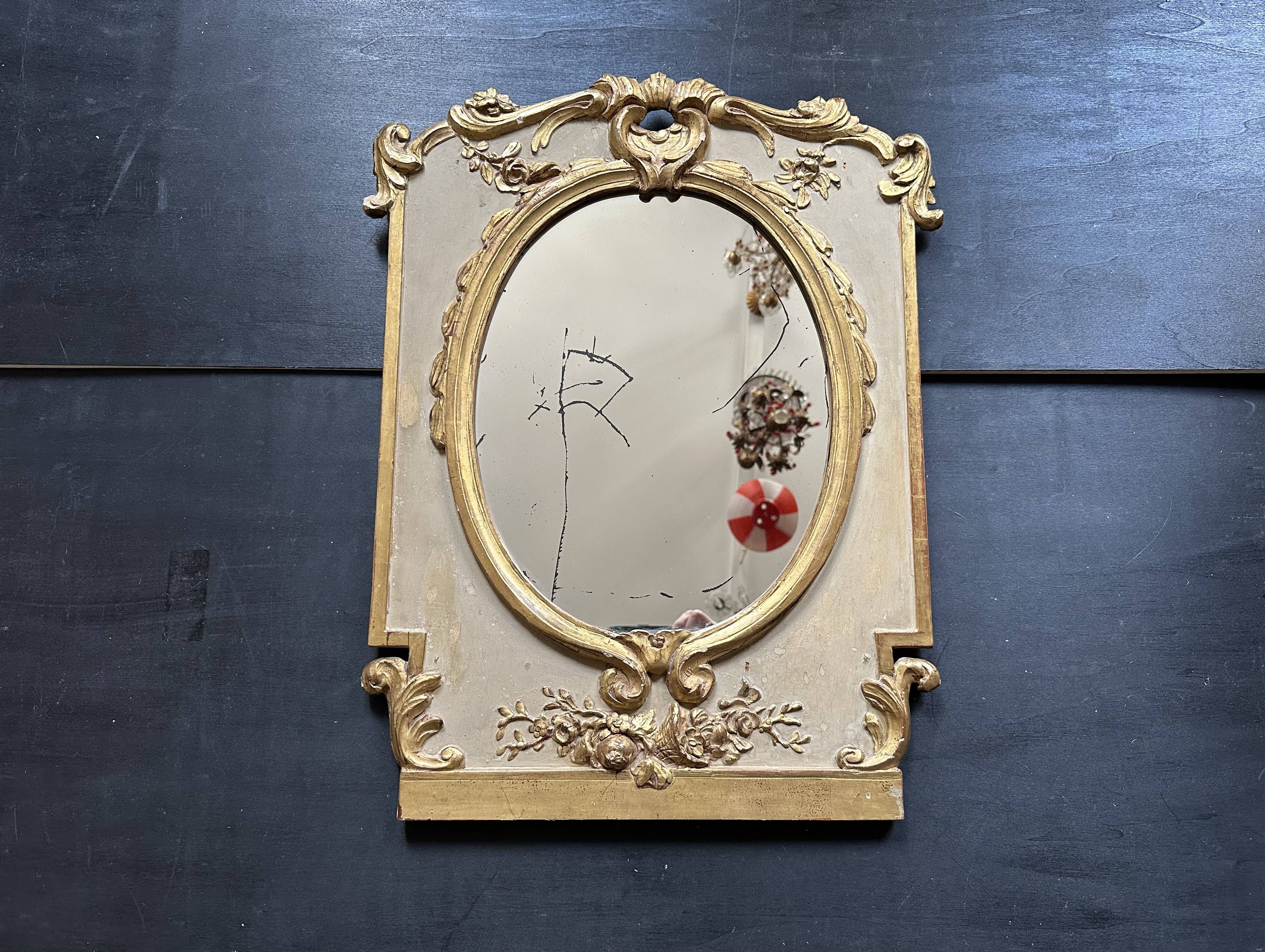 Napoleon III mirror in carved gilded wood, oval mercury glass.
