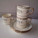 Tasses anciennes avec leurs sous-tasses