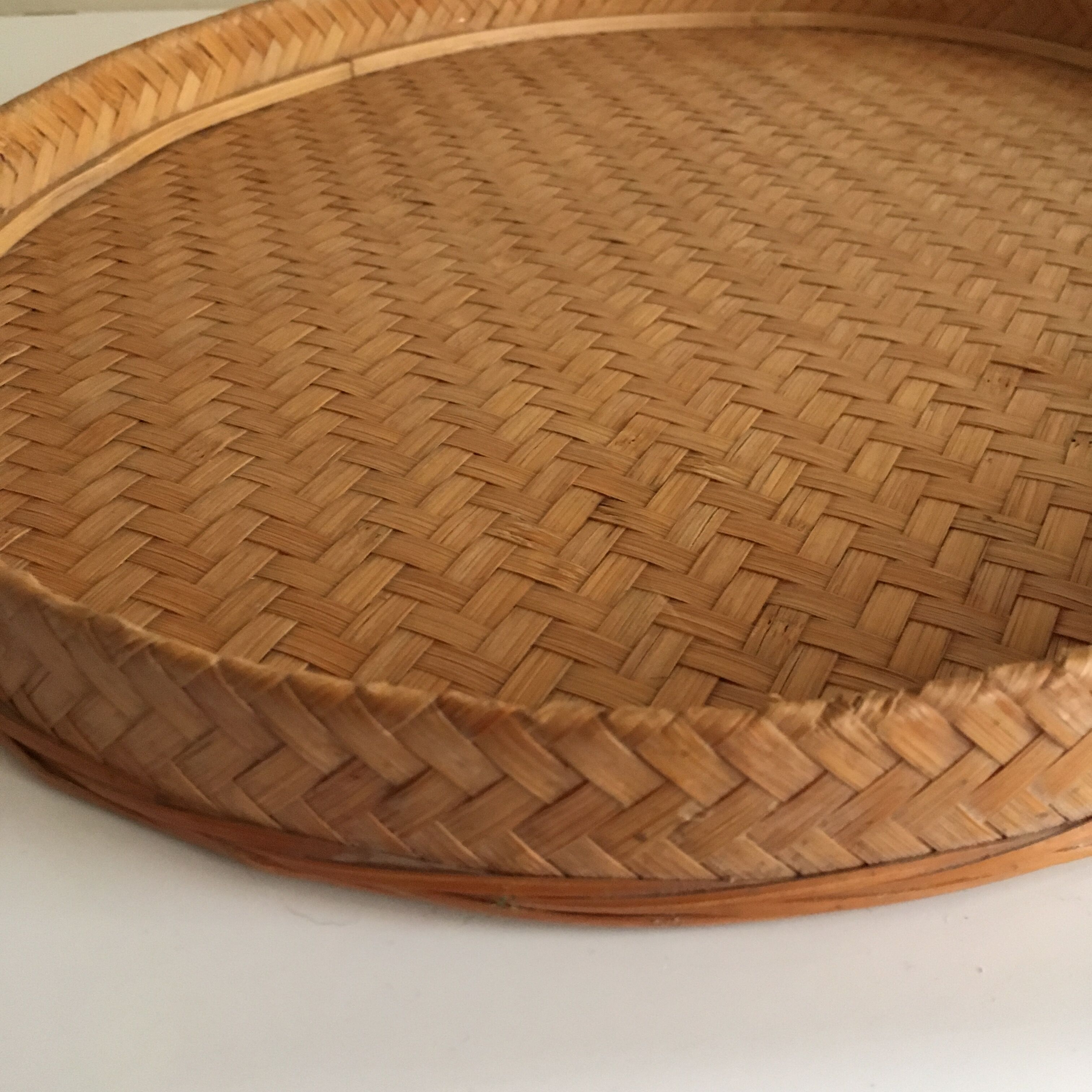 Large tray rattan vintage in very good condition