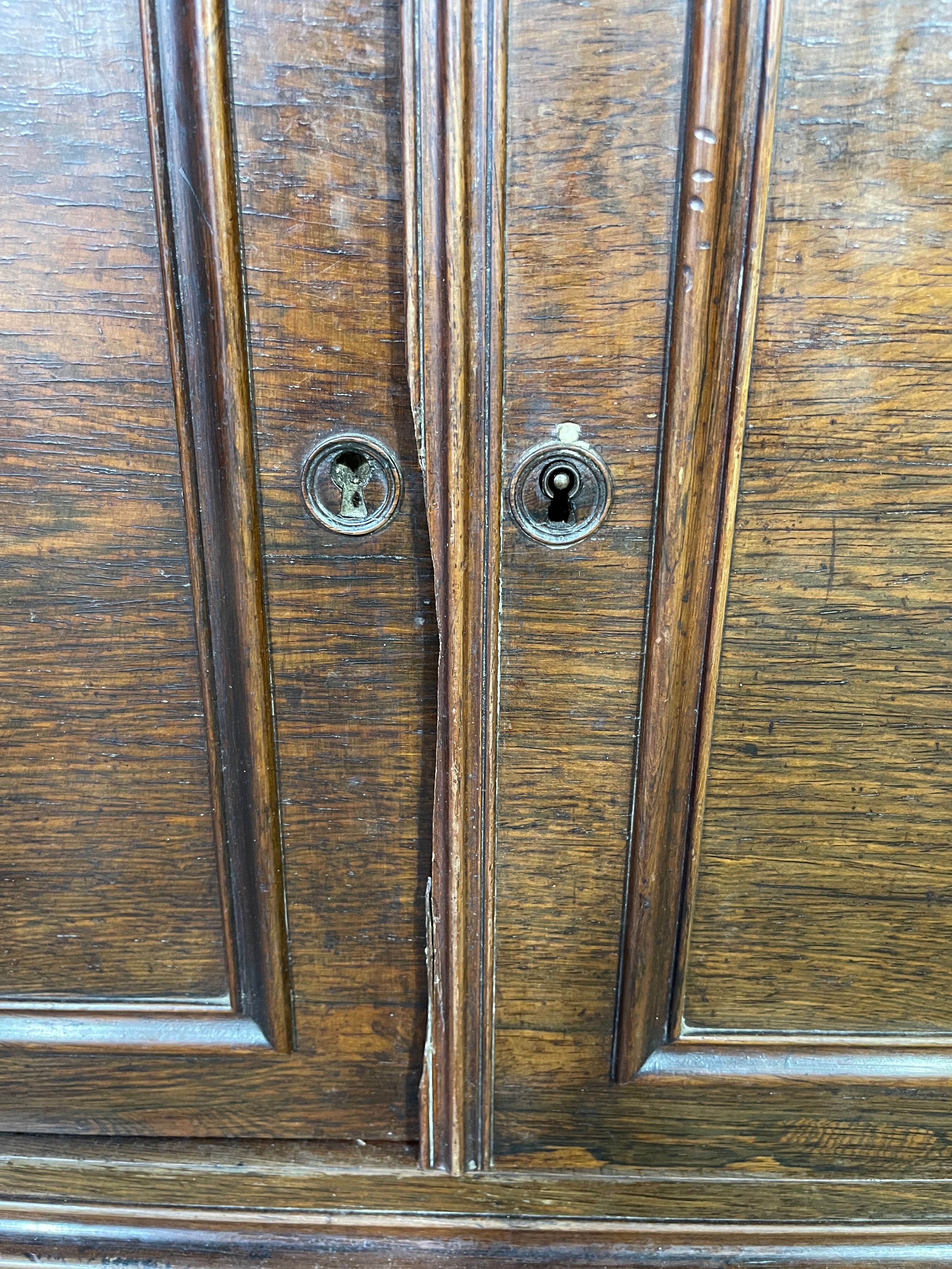 Railway chest of drawers