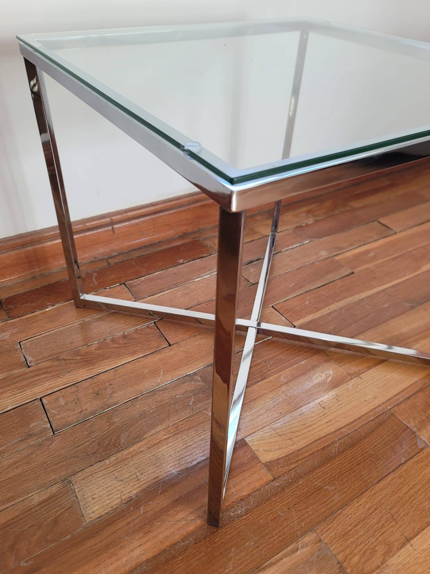 Table basse vintage en verre et pieds chromés – style 70's