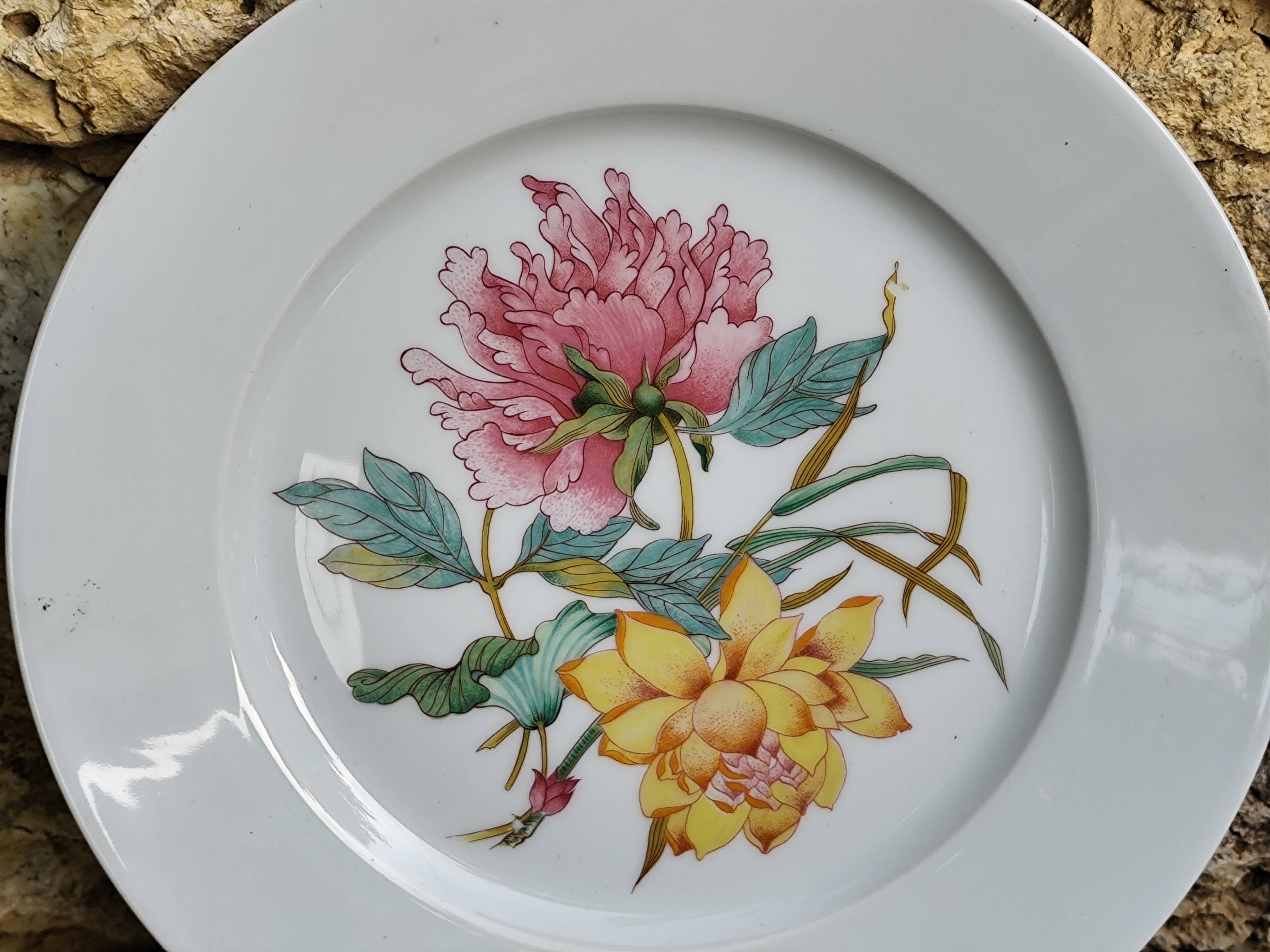 Porcelain dish