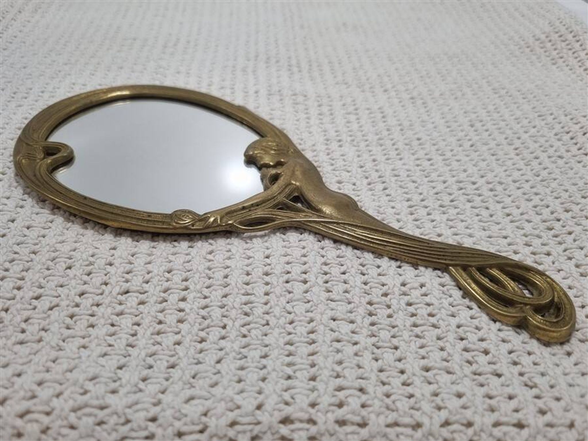 Hand mirror
