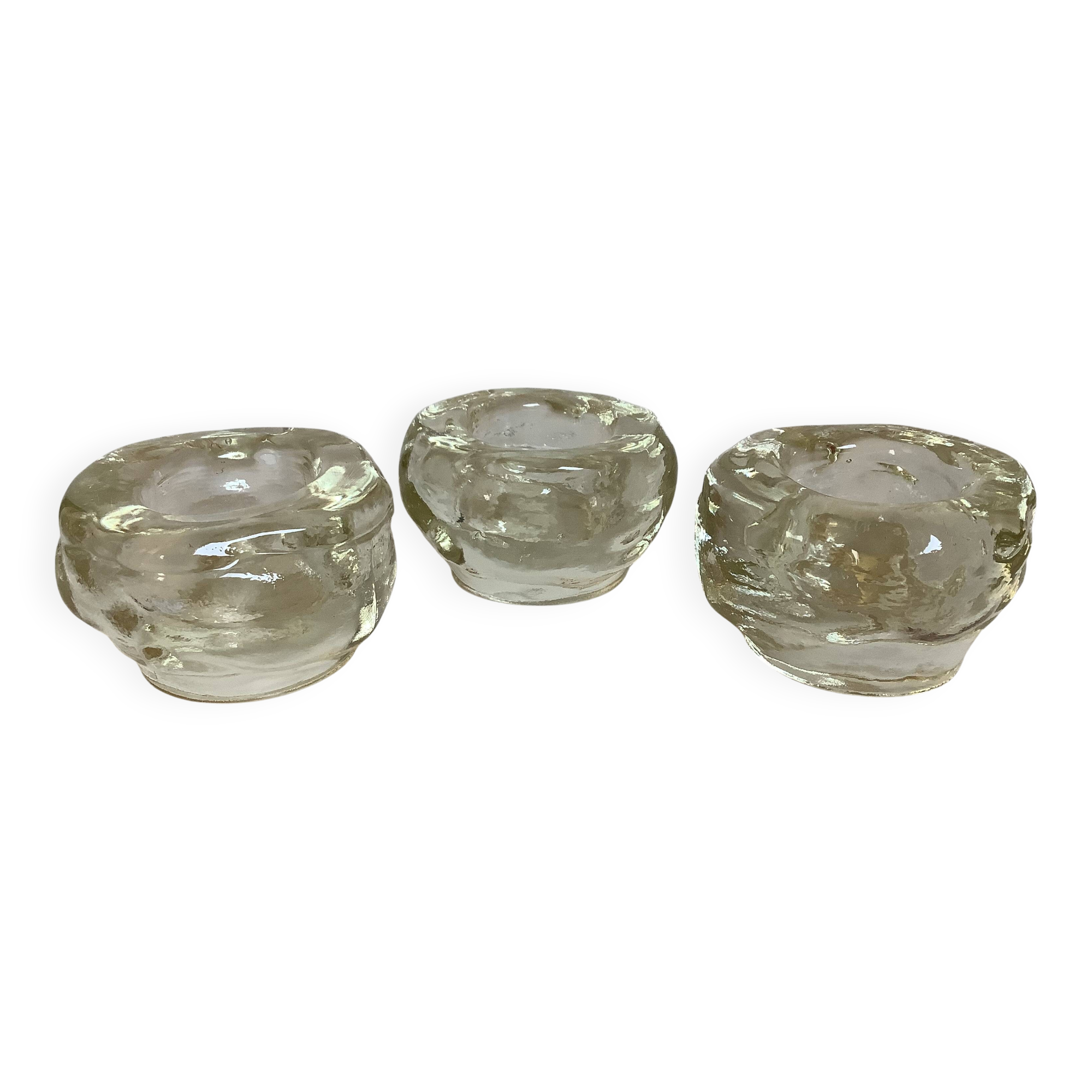 Trio de bougeoirs en verre moulé épais