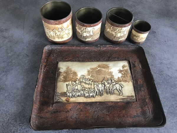 Nécessaire de bureau ancien laiton et cuir, 1 plateau avec 4 pots décor chasse à courre