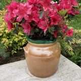 Brown stoneware jar pot