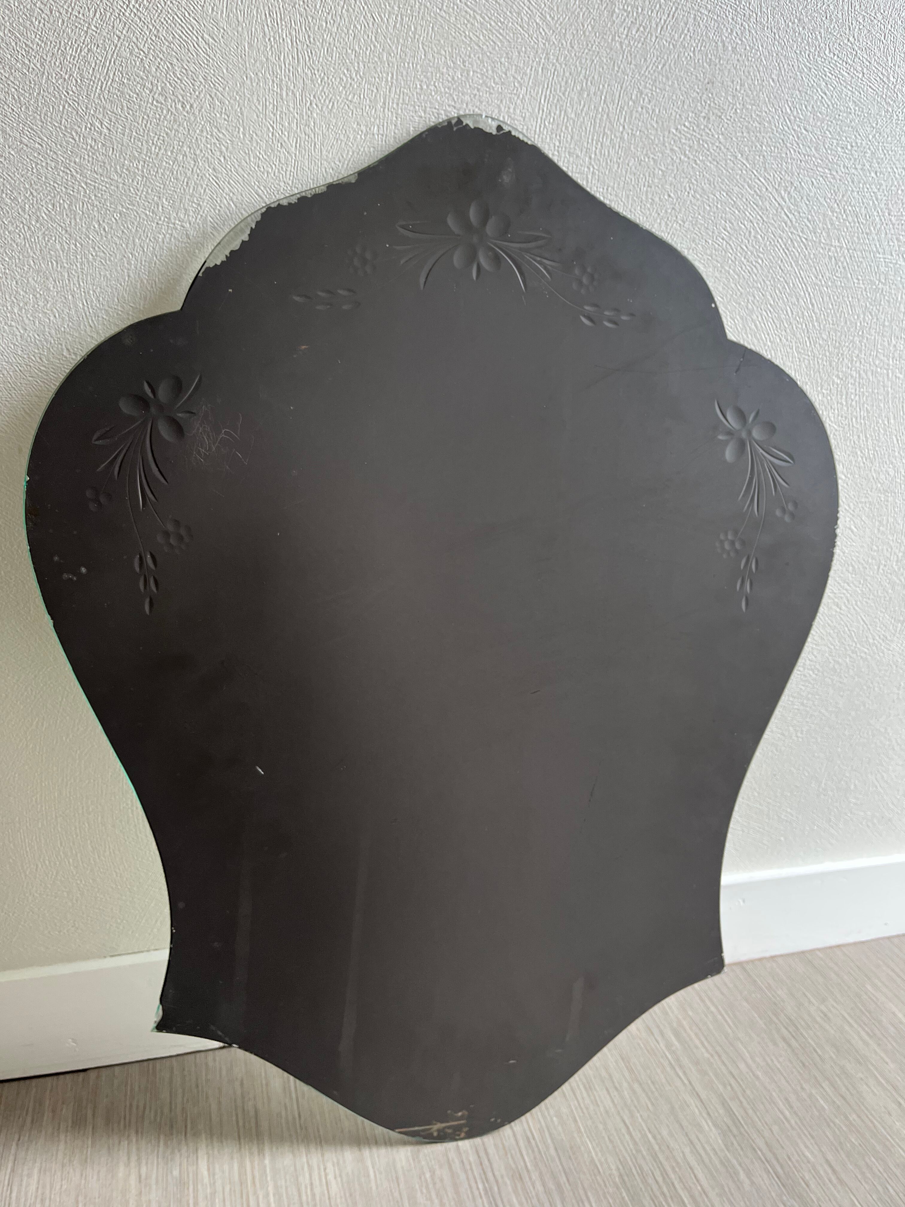 Miroir biseauté ciselé fleurs type vénitien 59x75cm