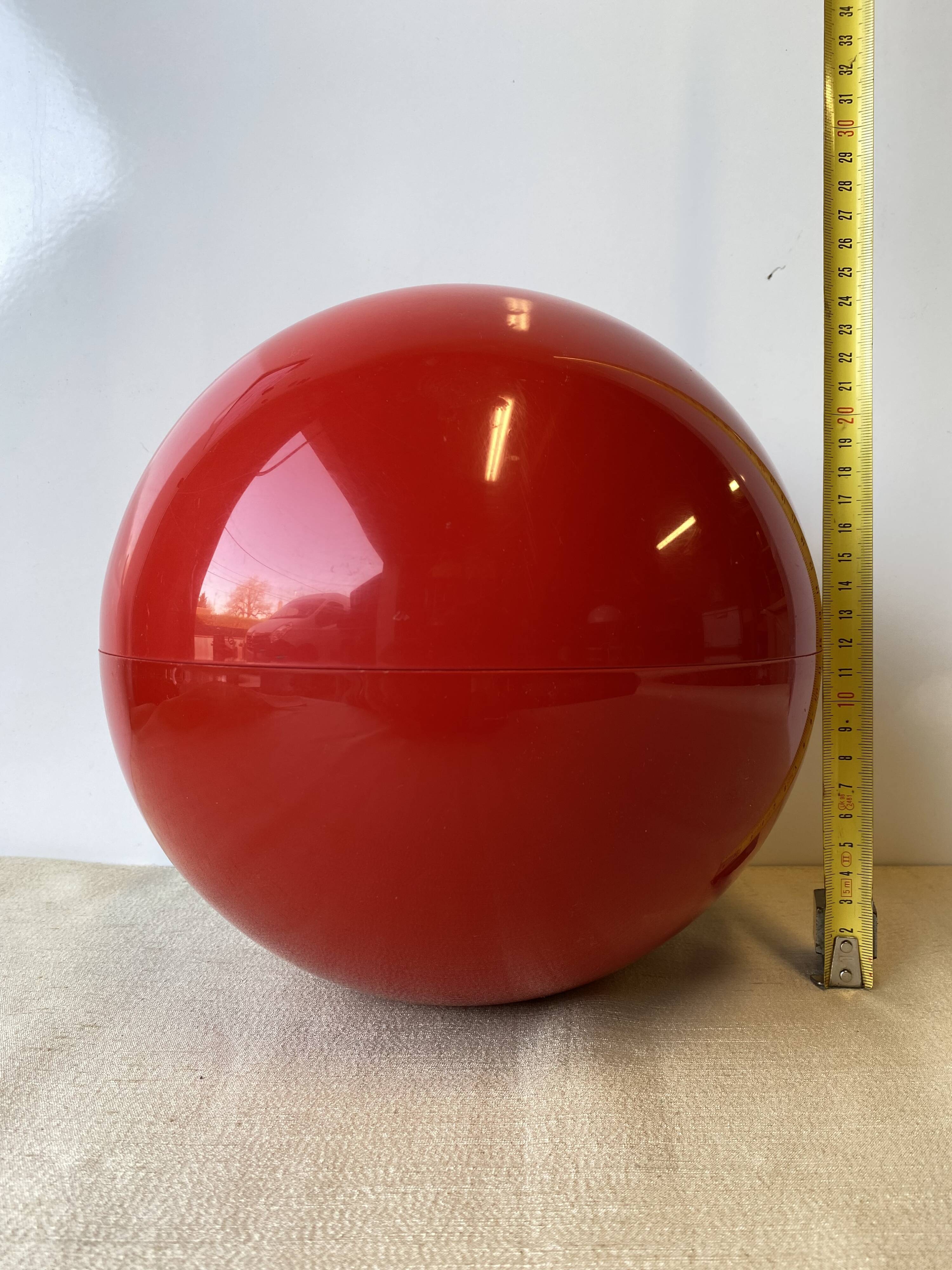 Bac à glaçons "boule de Bowling" plastique rouge design LAMOTTE  éditions GUILLOIS  Vintage 1970