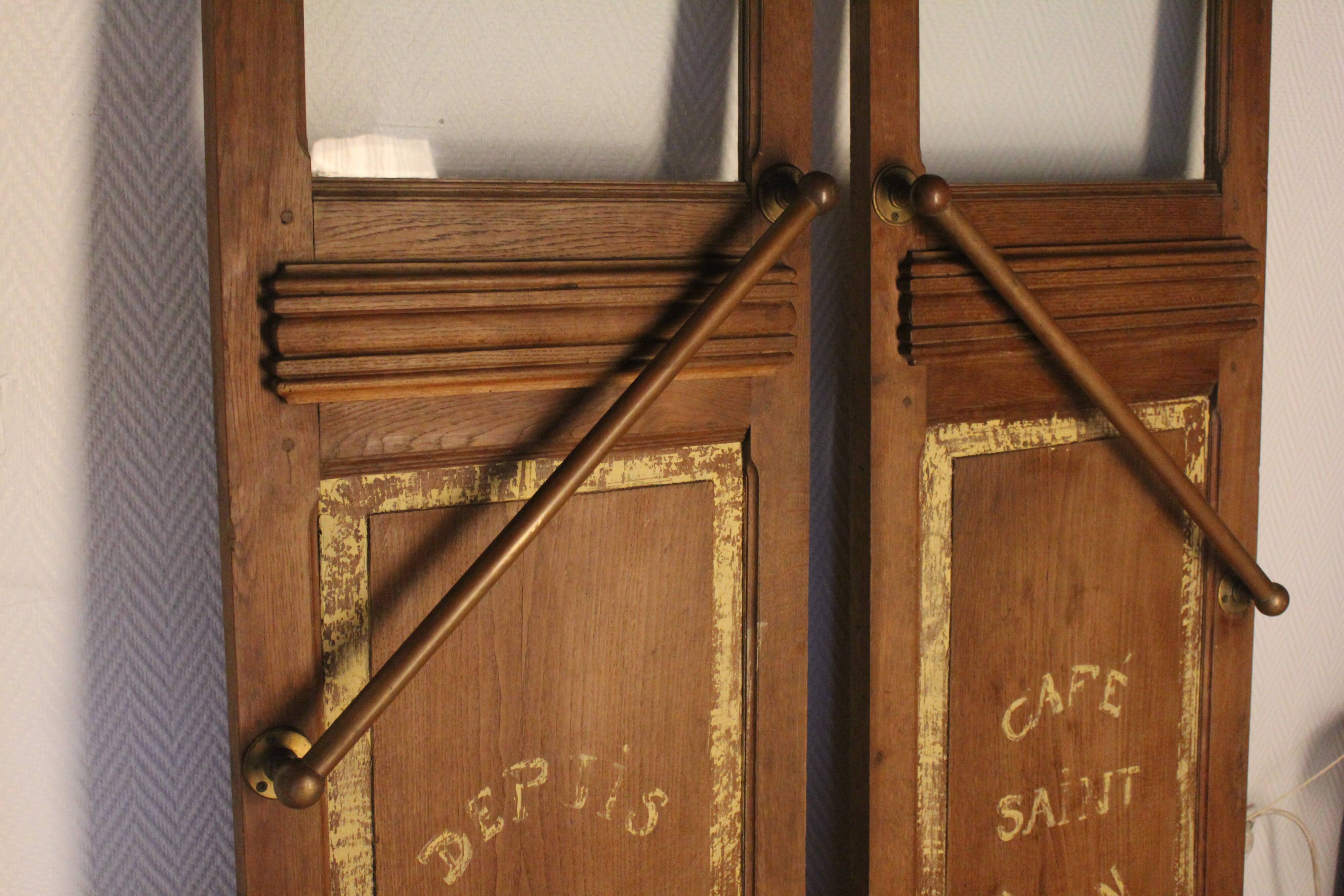 Bistro/cafe swing doors