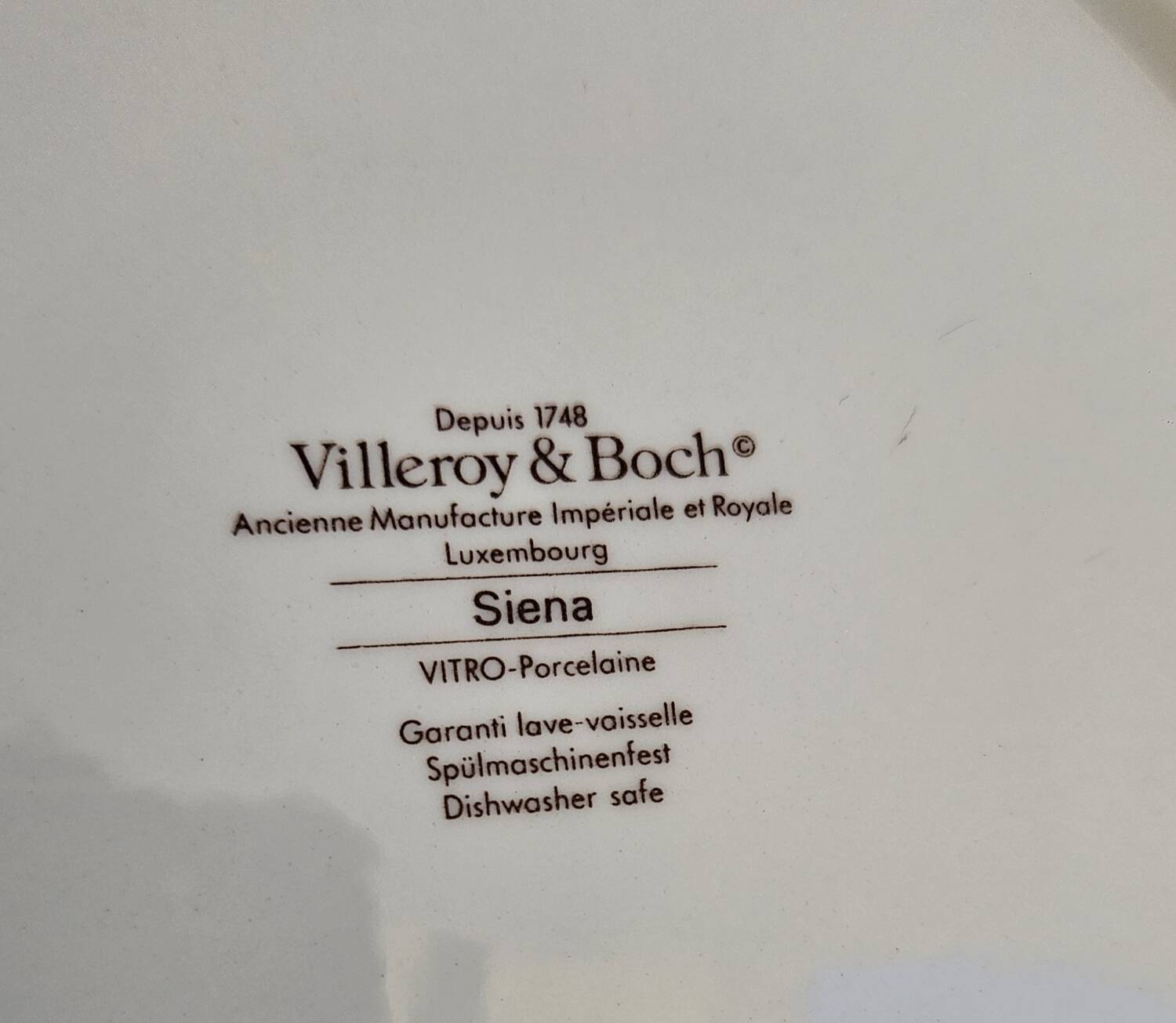 23 Assiettes Villeroy et Boch (Siena) + salière, poivrier et sucrier