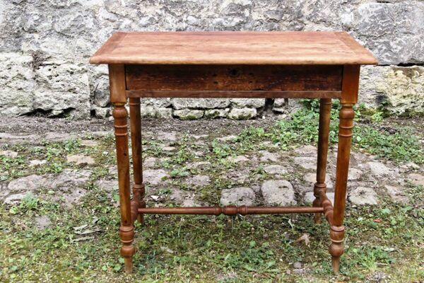 Table en bois massif, un tiroir, bois tourné