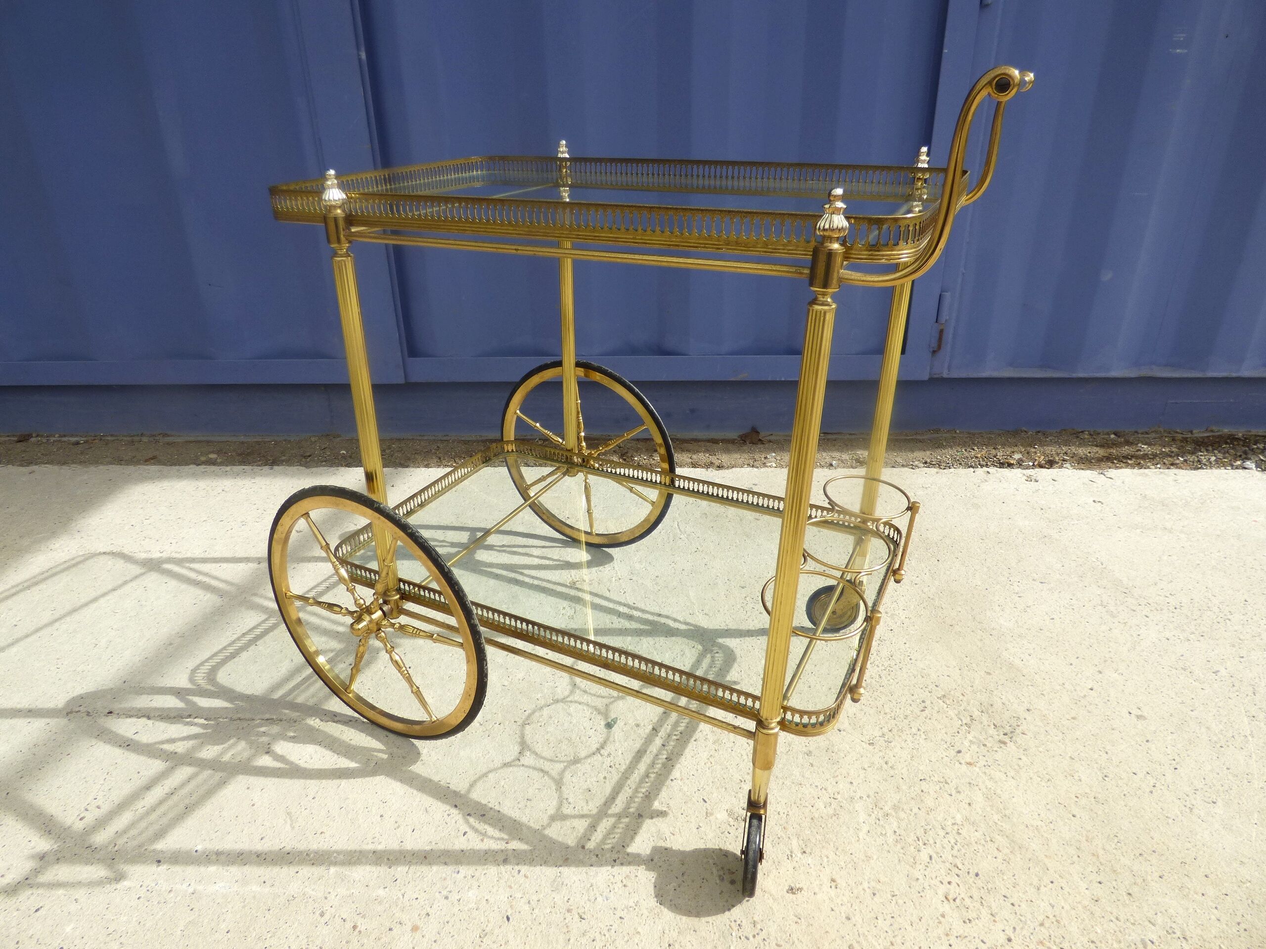 Golden wheels serving table