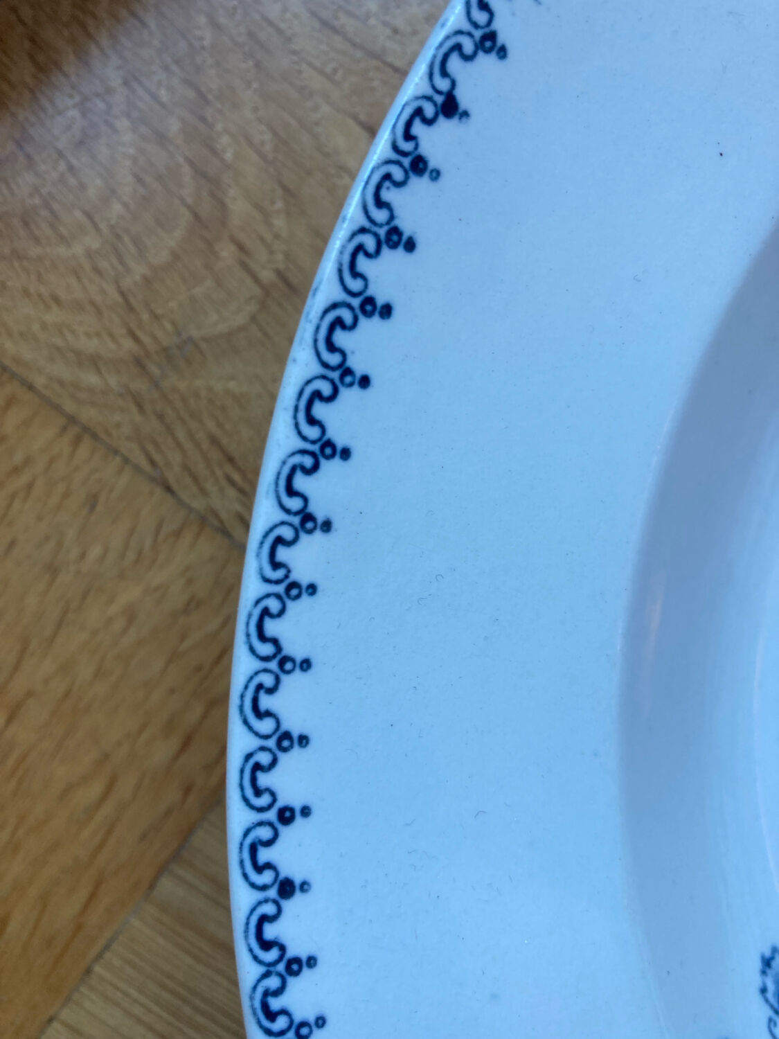 Deep plates Sarreguemines with carnation bouquets