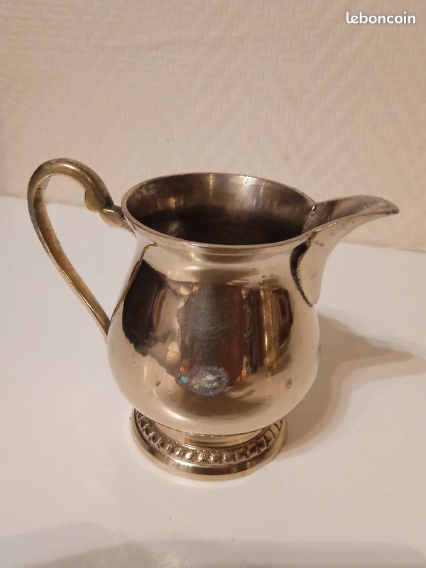 Tea and coffee service 4 pieces brass
