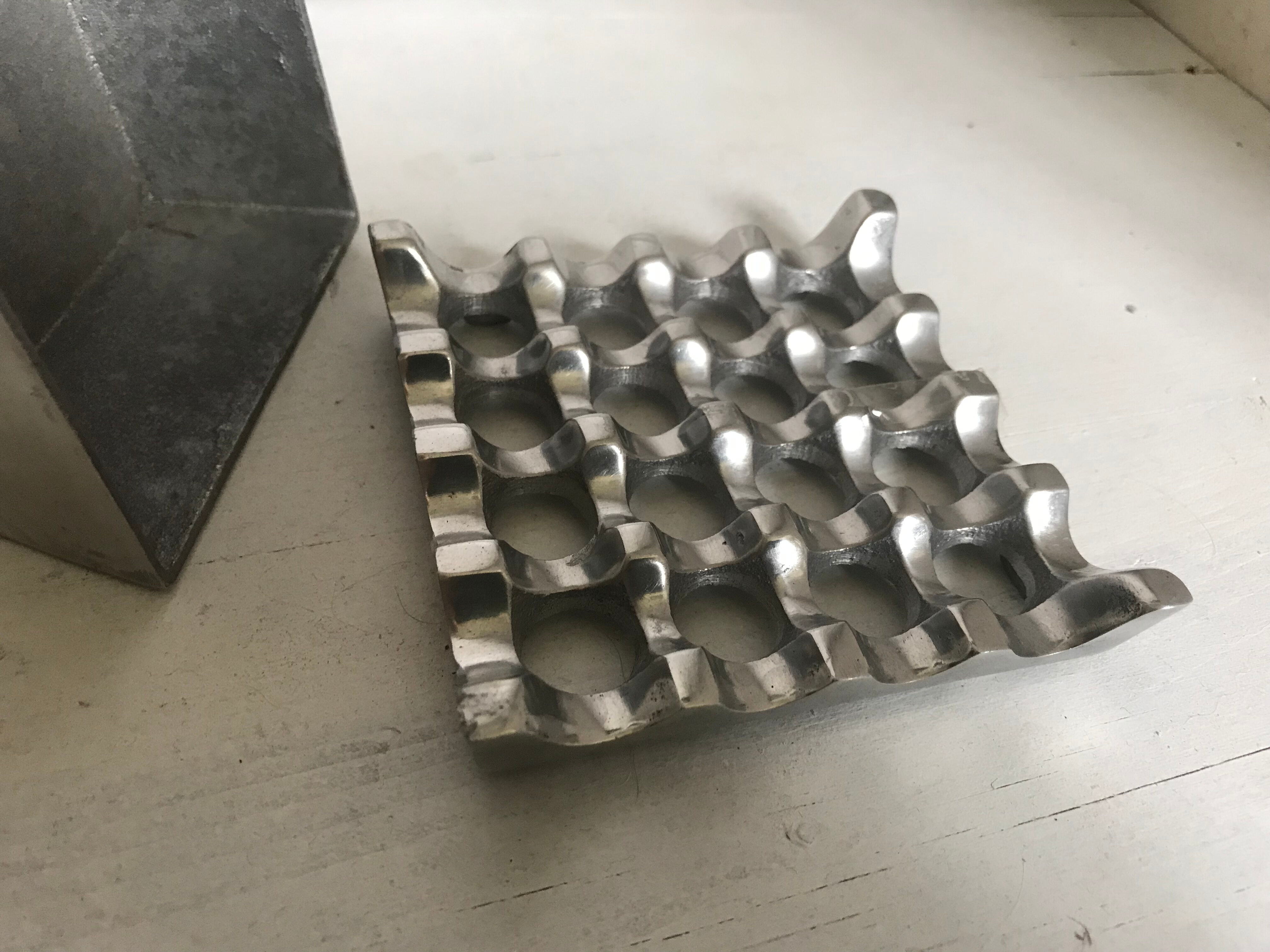 Design ashtray in cast aluminum