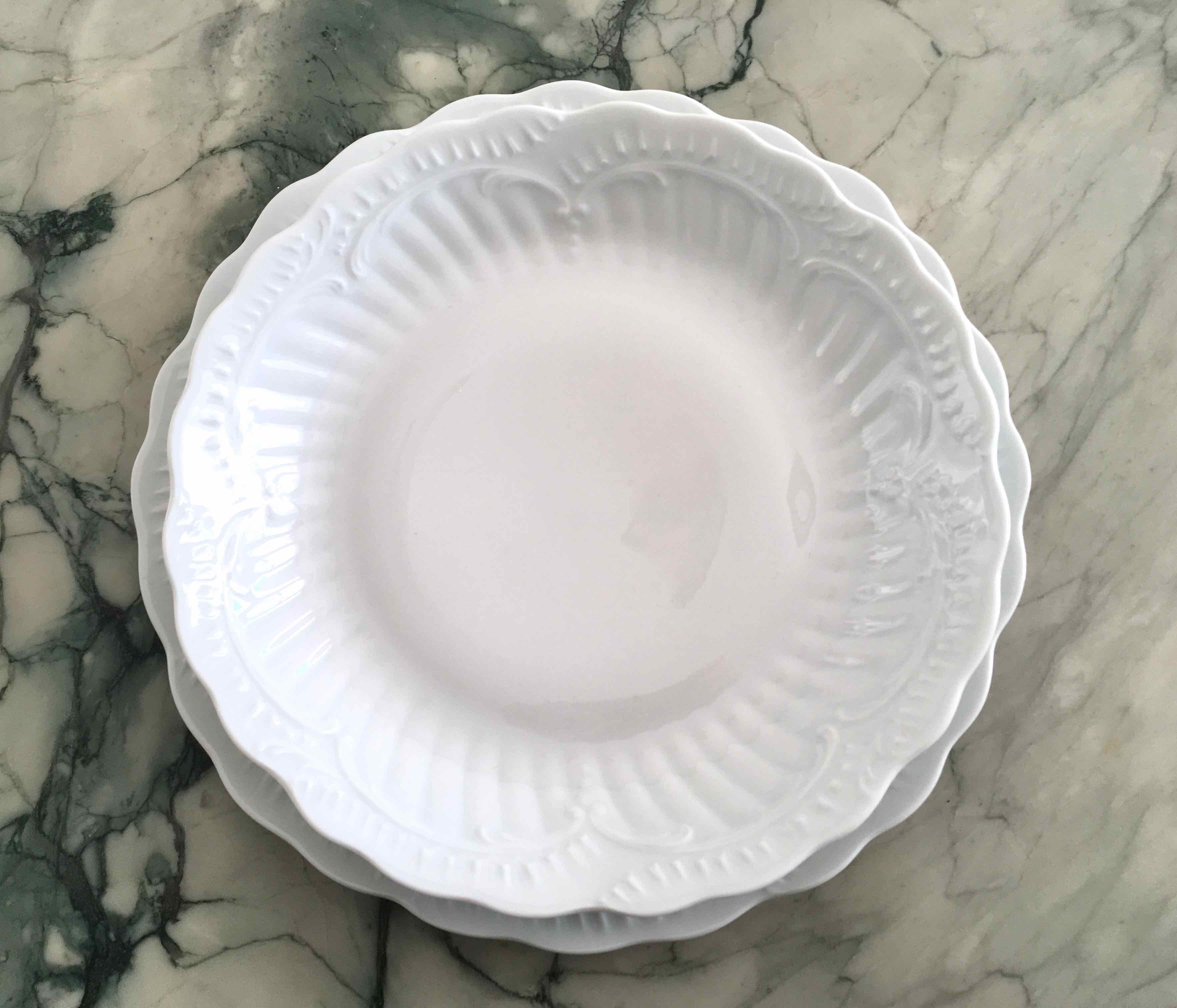 Set de 24 assiettes porcelaine fine de Limoges