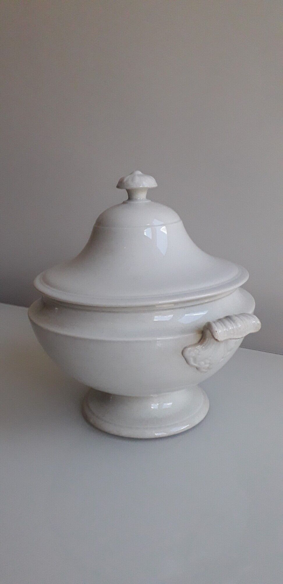 White porcelain soup bowl from Creil & Montereau - xixth century