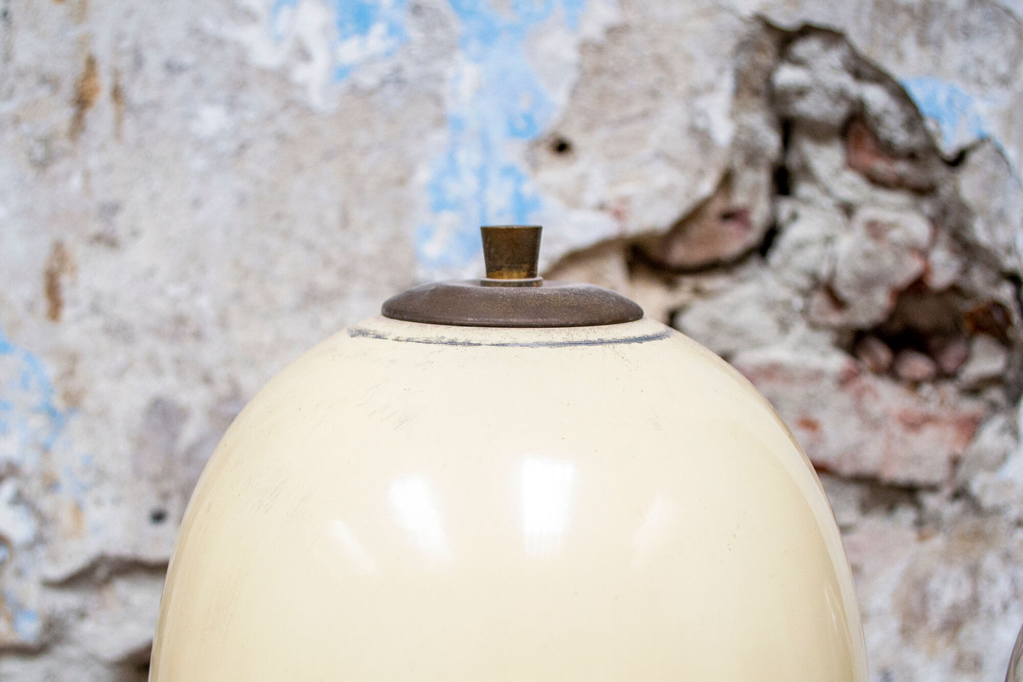 Floor lamp in brass and lacquered aluminum Italia Anni '50