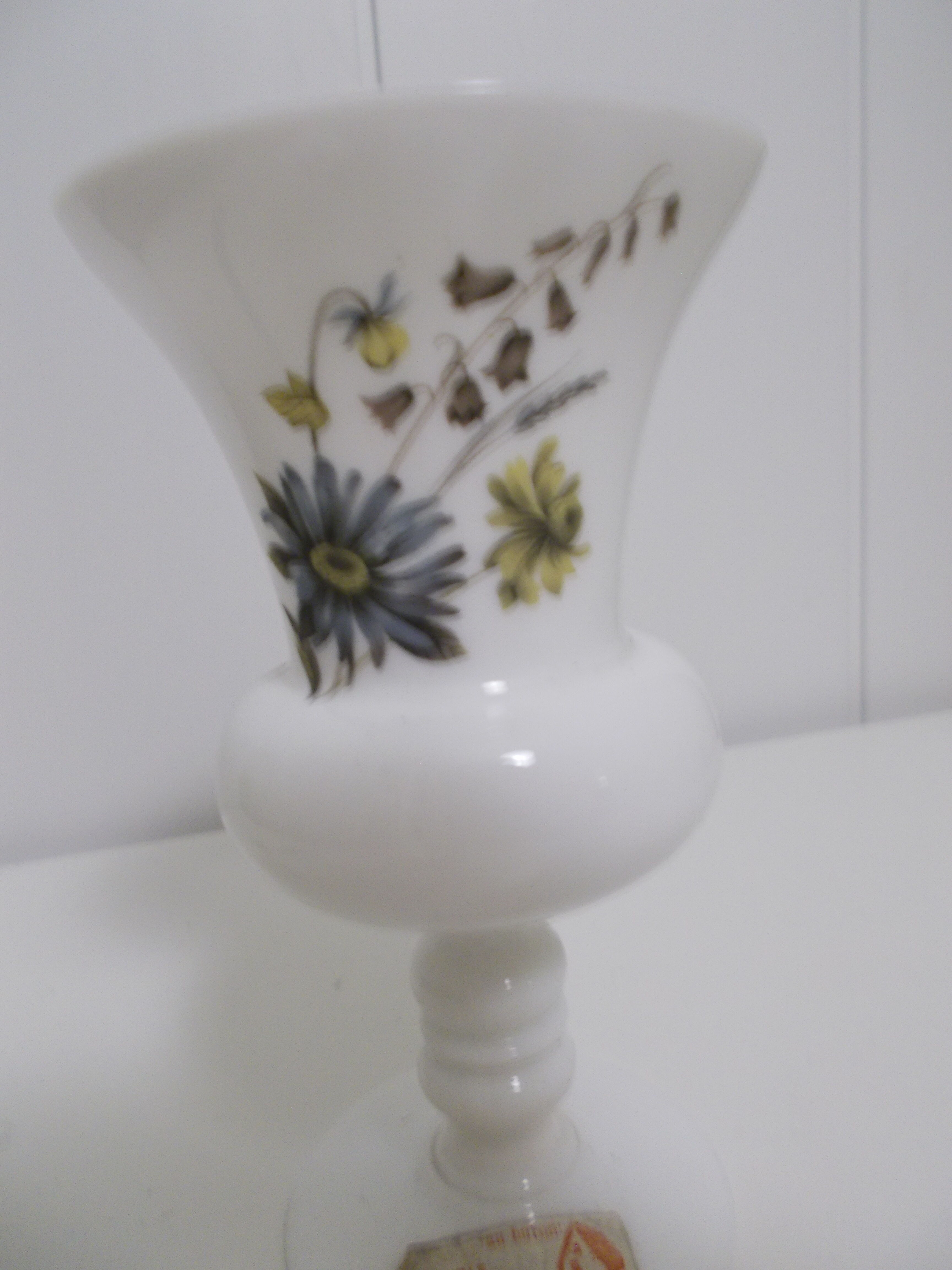 White opaline cut with flowers Creation Clary Paris