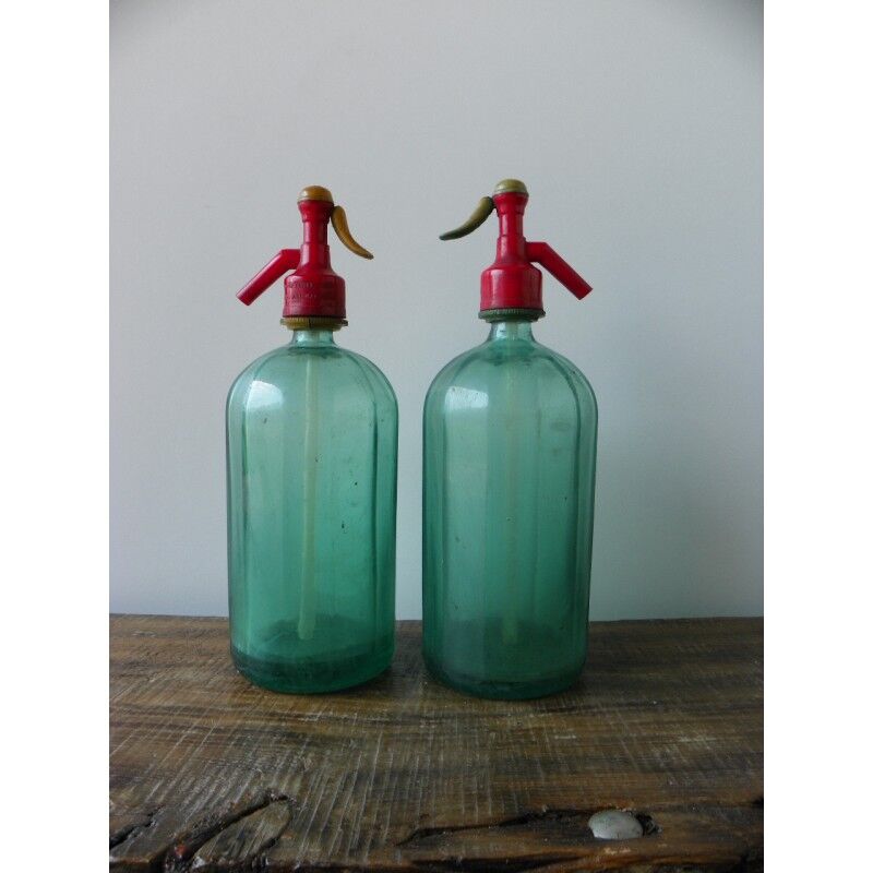 Two biuty old siphons.