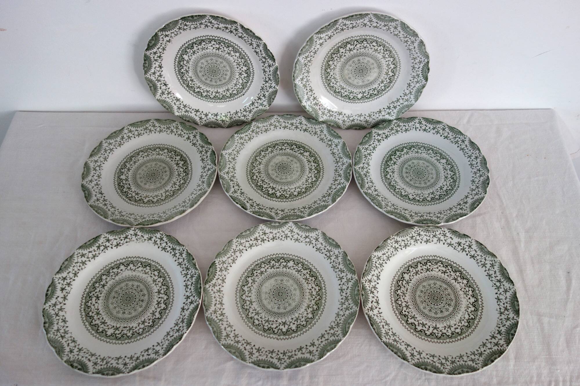 8 flat plates Terre de Fer "Earthenware"