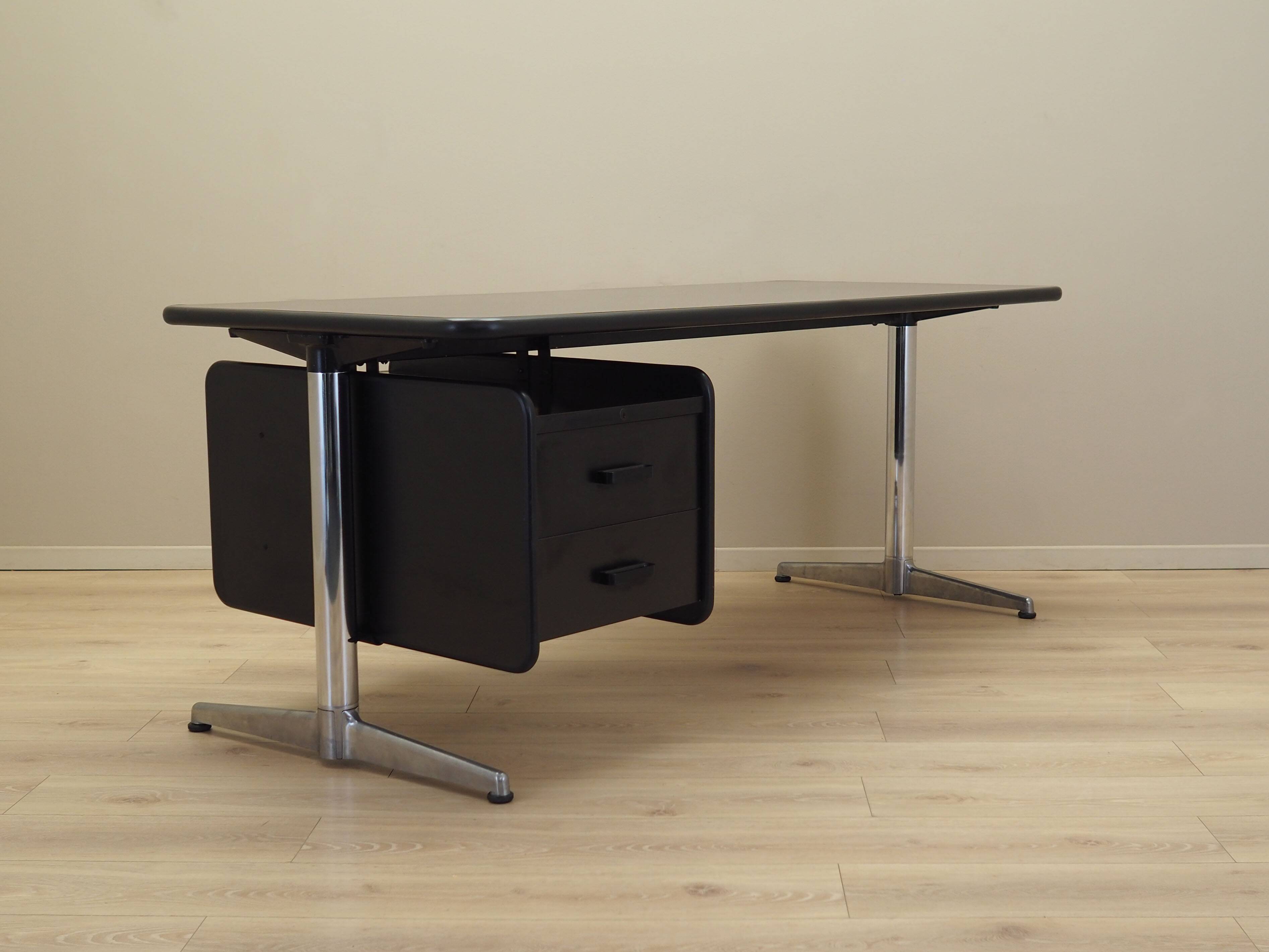 Bureau, design italien, années 1970, designer : Giancarlo Piretti, fabricant : Ano