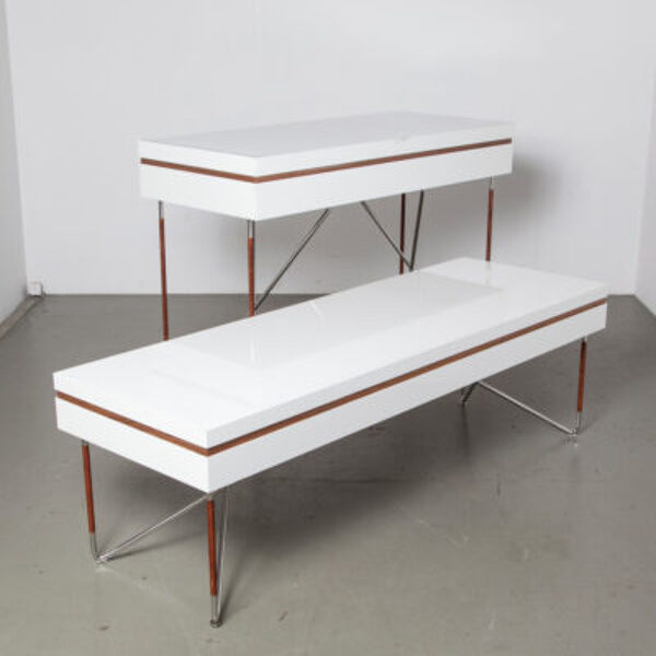 Table de présentation blanche basse ou banc