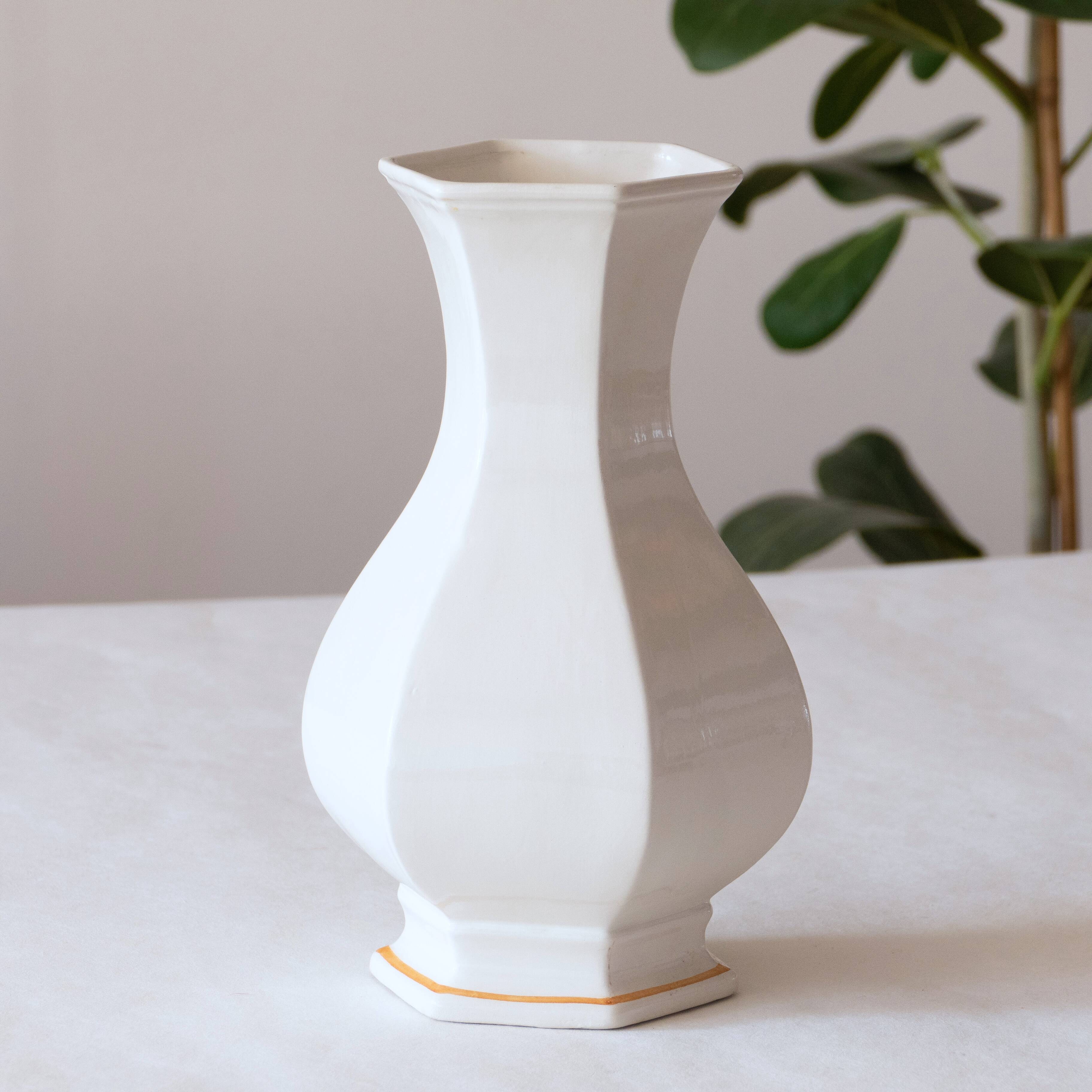 Vase vintage en barbotine tulipe signé Bassano