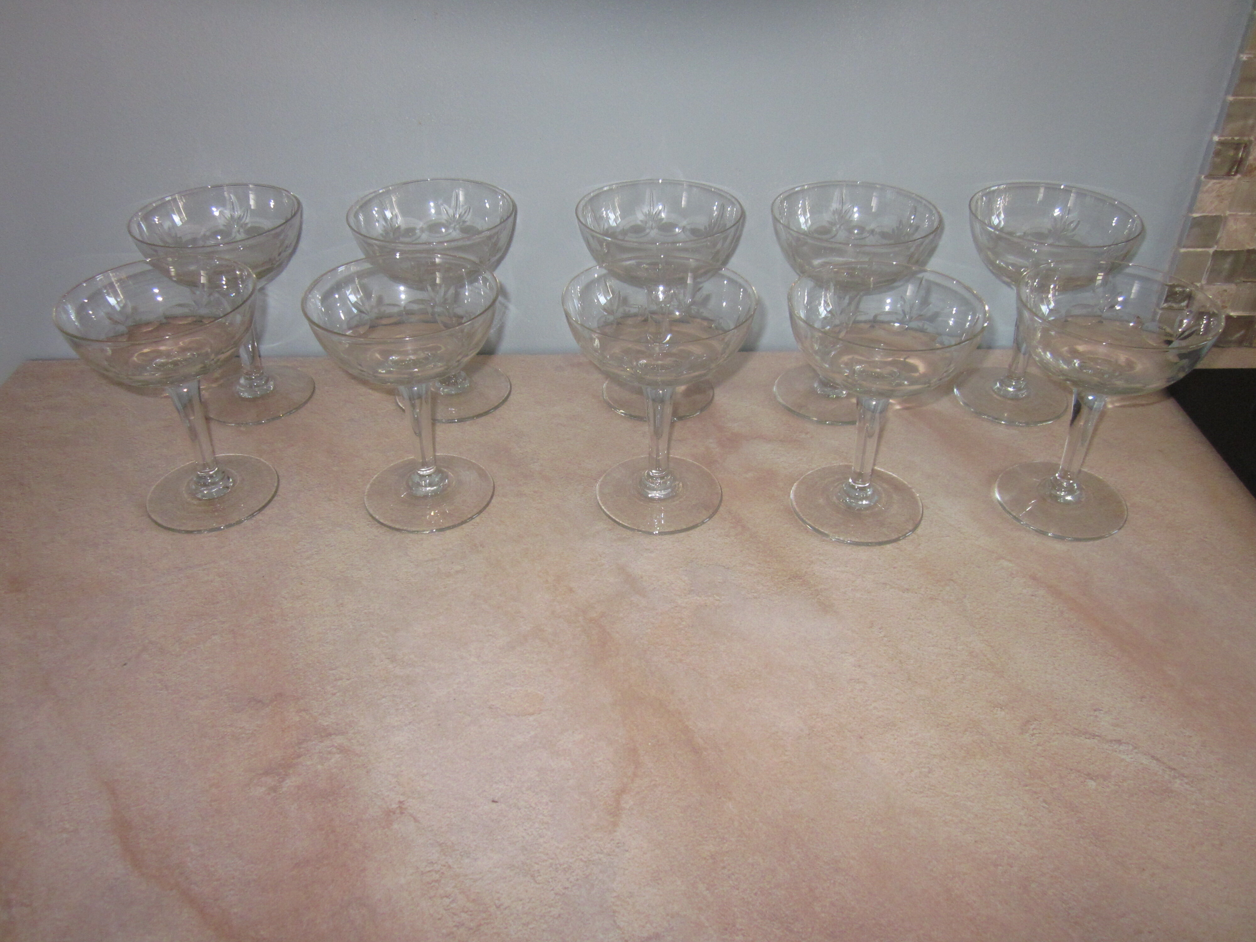 Lot de 10 coupes a champagne ancienne en verre taillè
