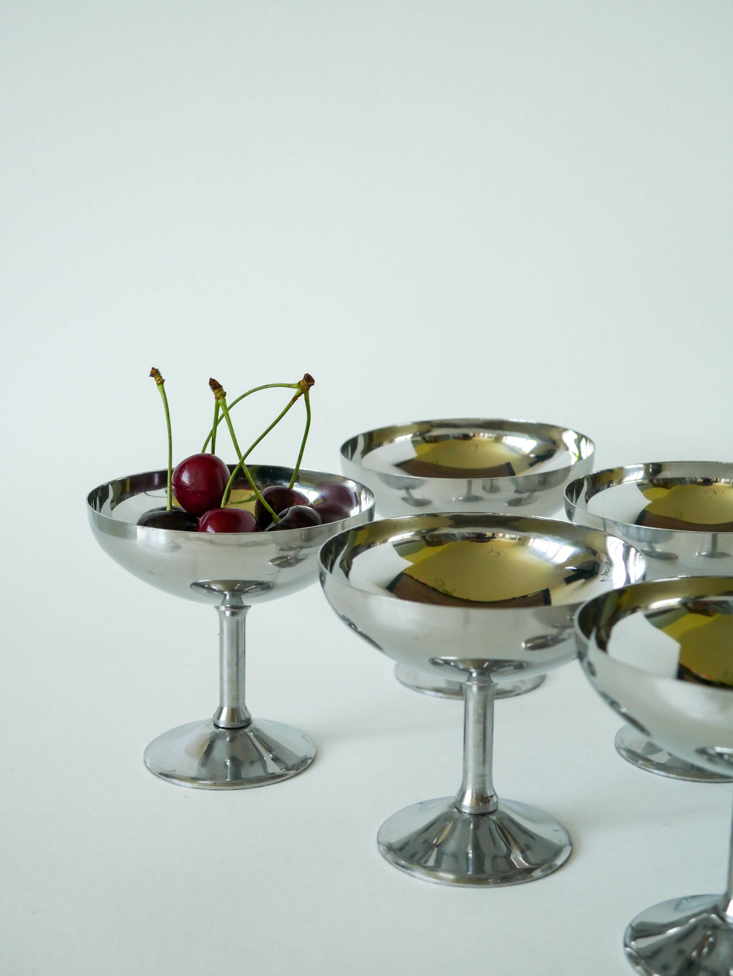 Set of 6 large stainless steel bowls, Tall, Design, 1970, 10 x 10 cm