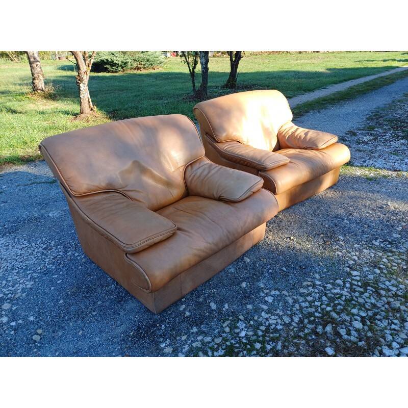 Paire de fauteuils vintage en skaï marron clair