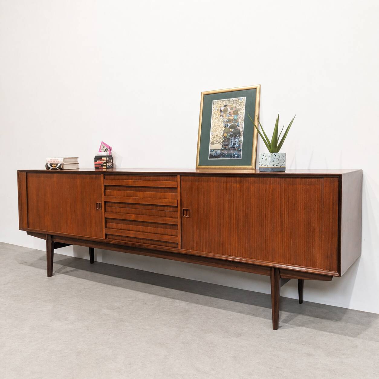 Vintage enfilade Oswald Vermaercke Paola in teak