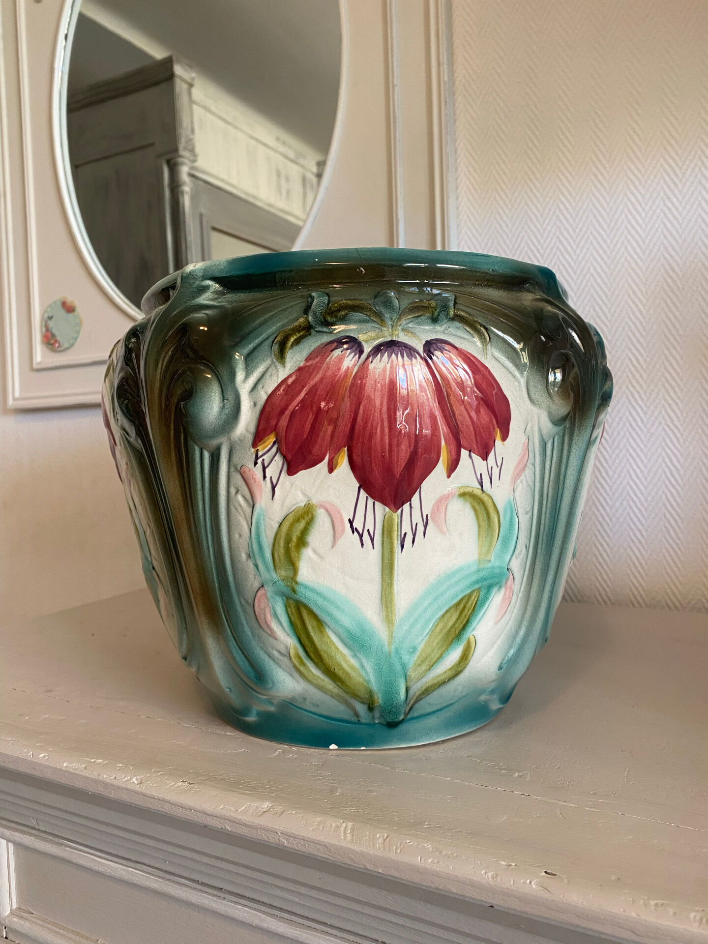 Large antique cache-pot in art nouveau majolica.
