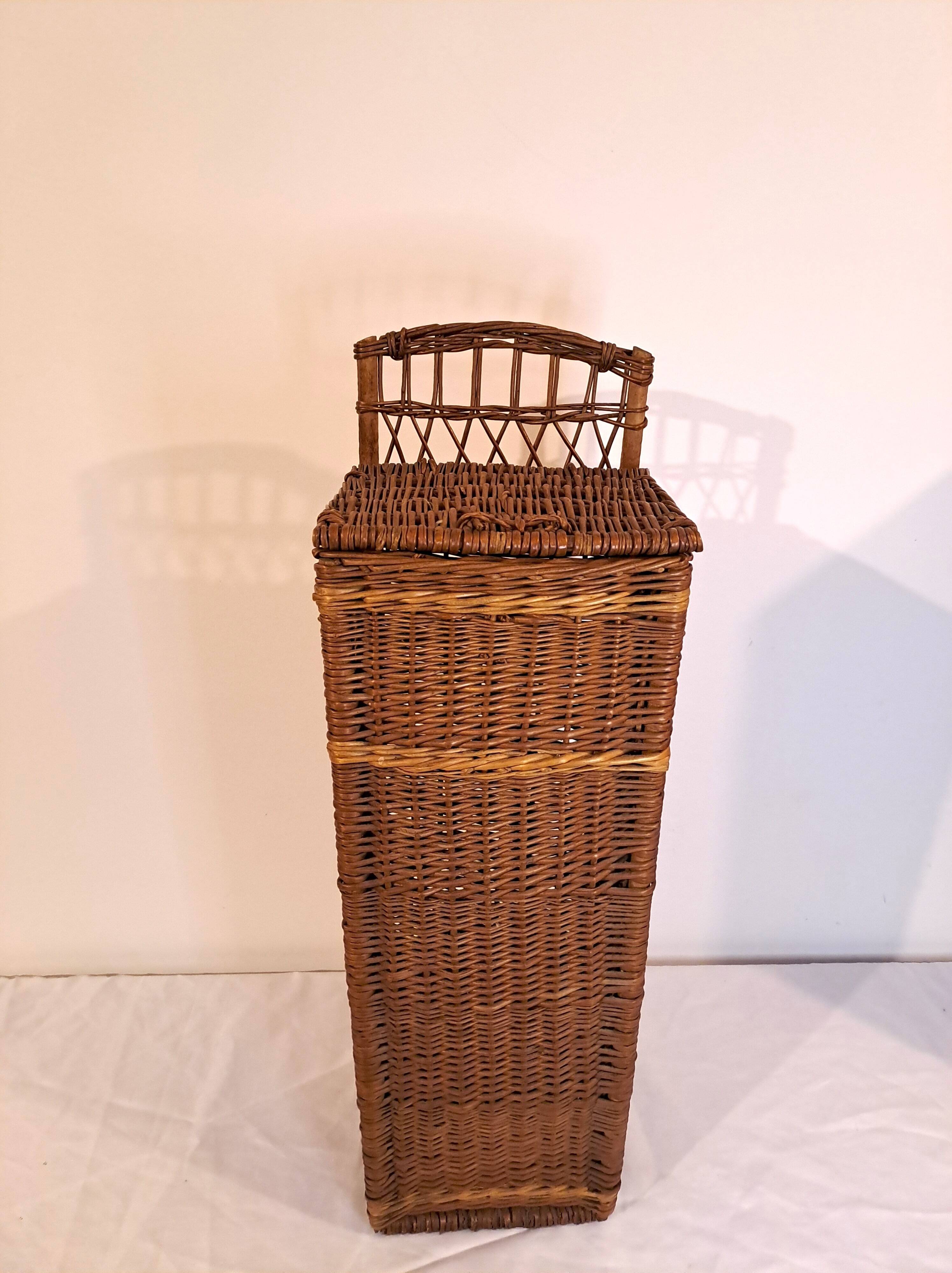 Panier à linge vintage en rotin tressé