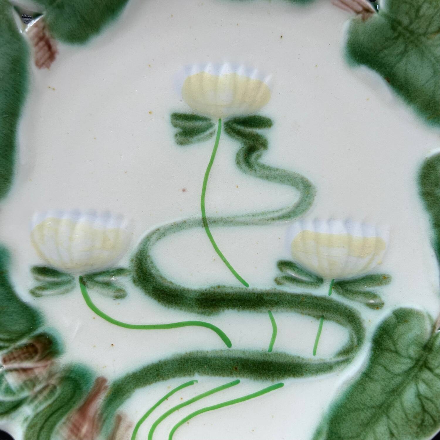 Water lily dish in slip