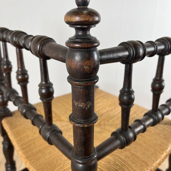 Chaise d'angle en bois sculpté et paille fin XIXème s.