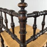 Corner chair in carved wood and straw, late 19th century.
