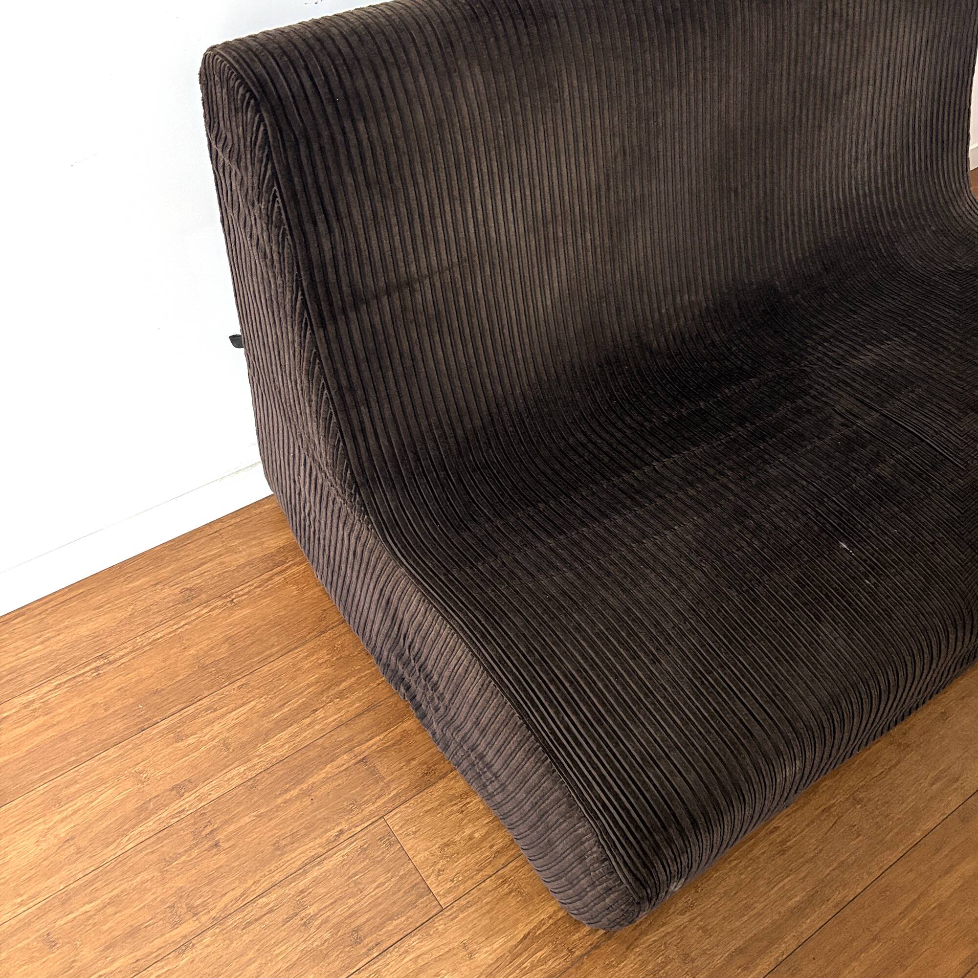 Two-seater velvet canapé from the 1970s.