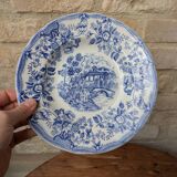 Ancienne assiette creuse motif floral bleu avec scène galante