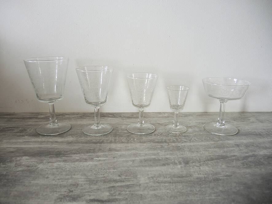 6 Old White Arabesque Pattern Stemmed Glasses H 11 cm