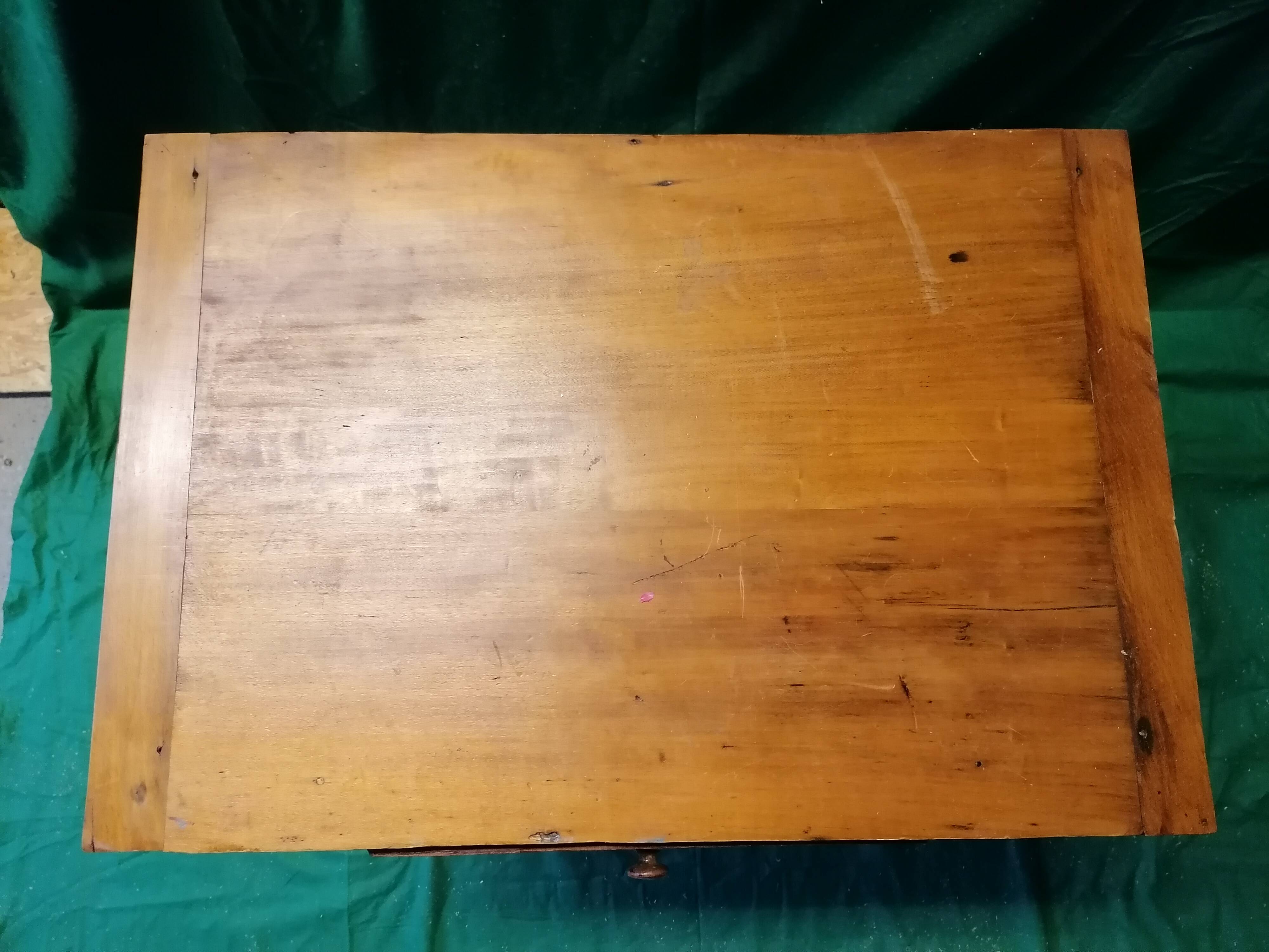 Small desk with 1 drawer in solid wood.