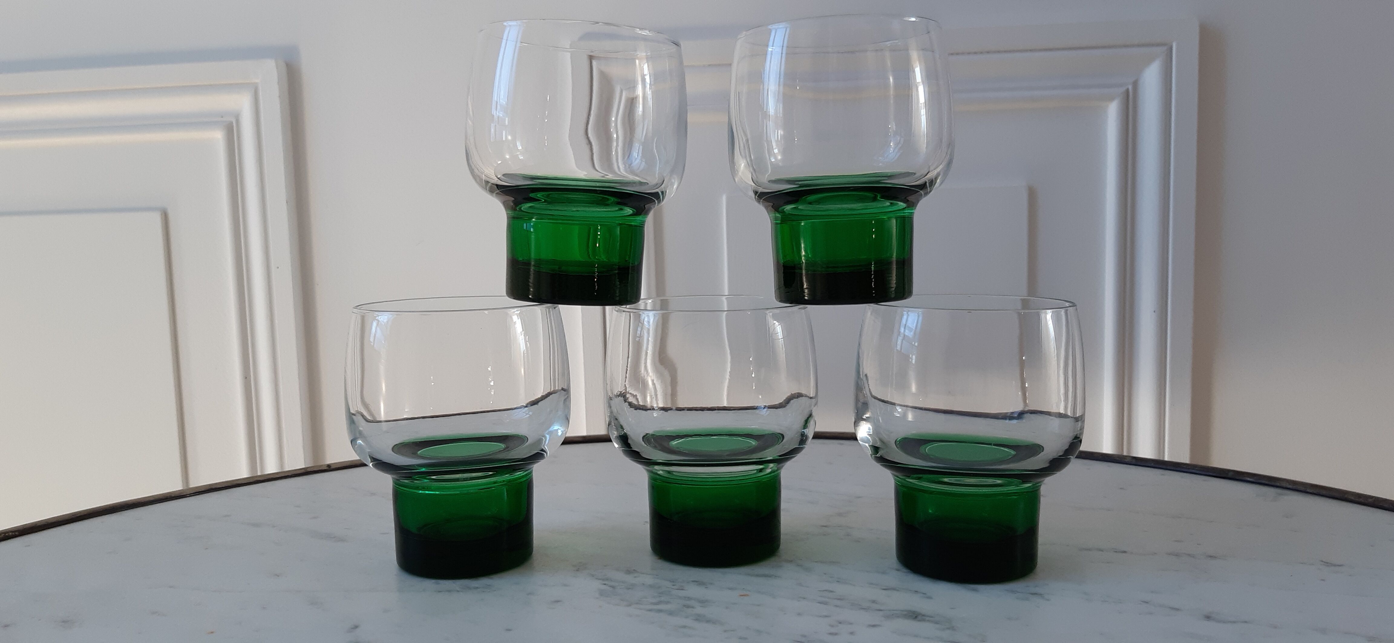 Set of 5 colored green foot glasses 60s