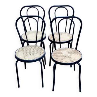 4 de chaises de bistrot en acier noir et cannage plastique