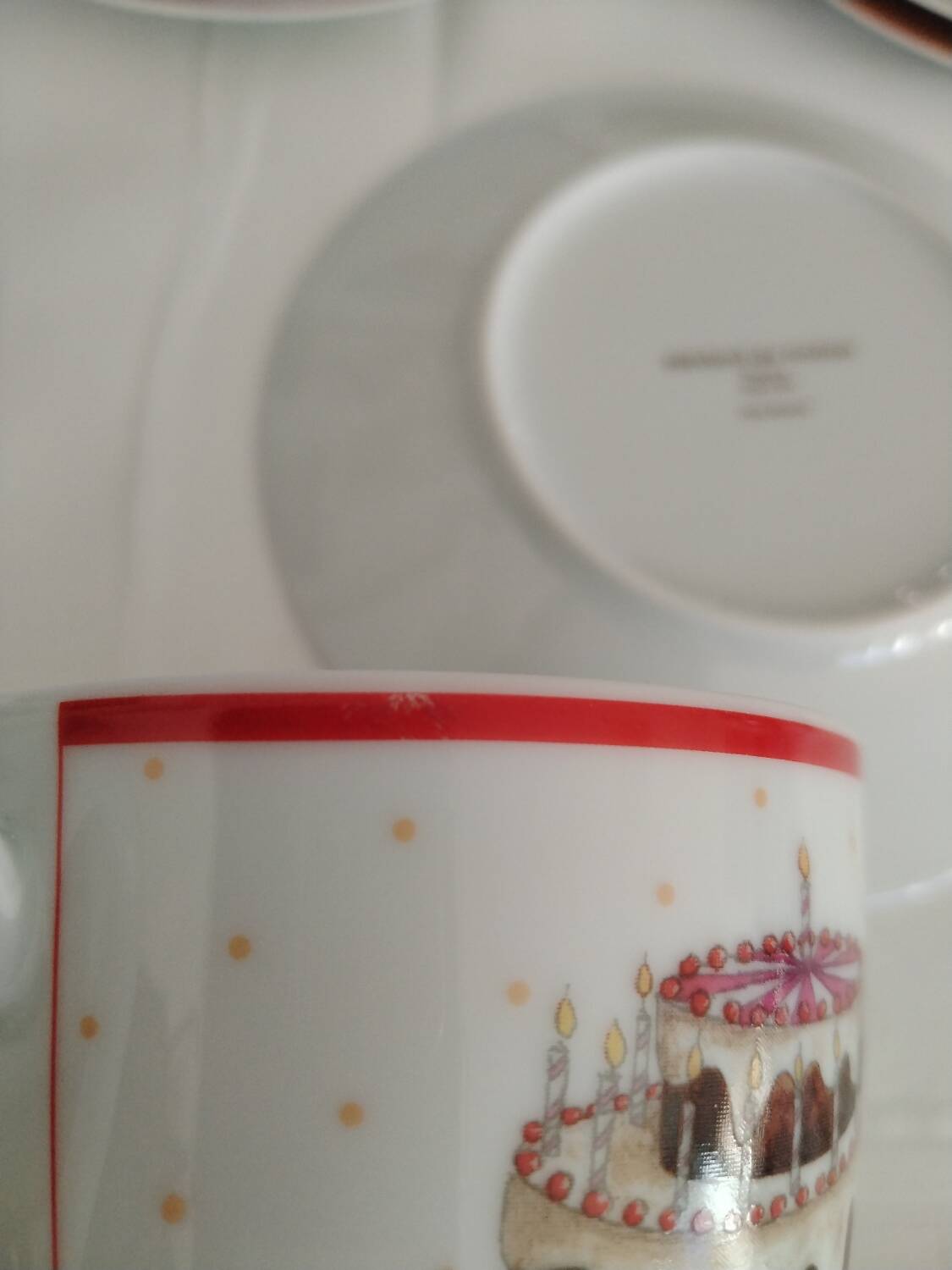 Lot de 4 tasses  à thé de marque  Médard de noblat