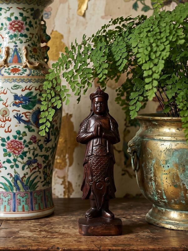 Statuette asiatique art populaire en bois monoxyle sculpté, 1930-1960