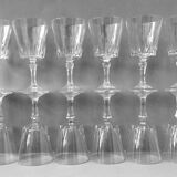 Set de 12 verres à vin cristal taillé