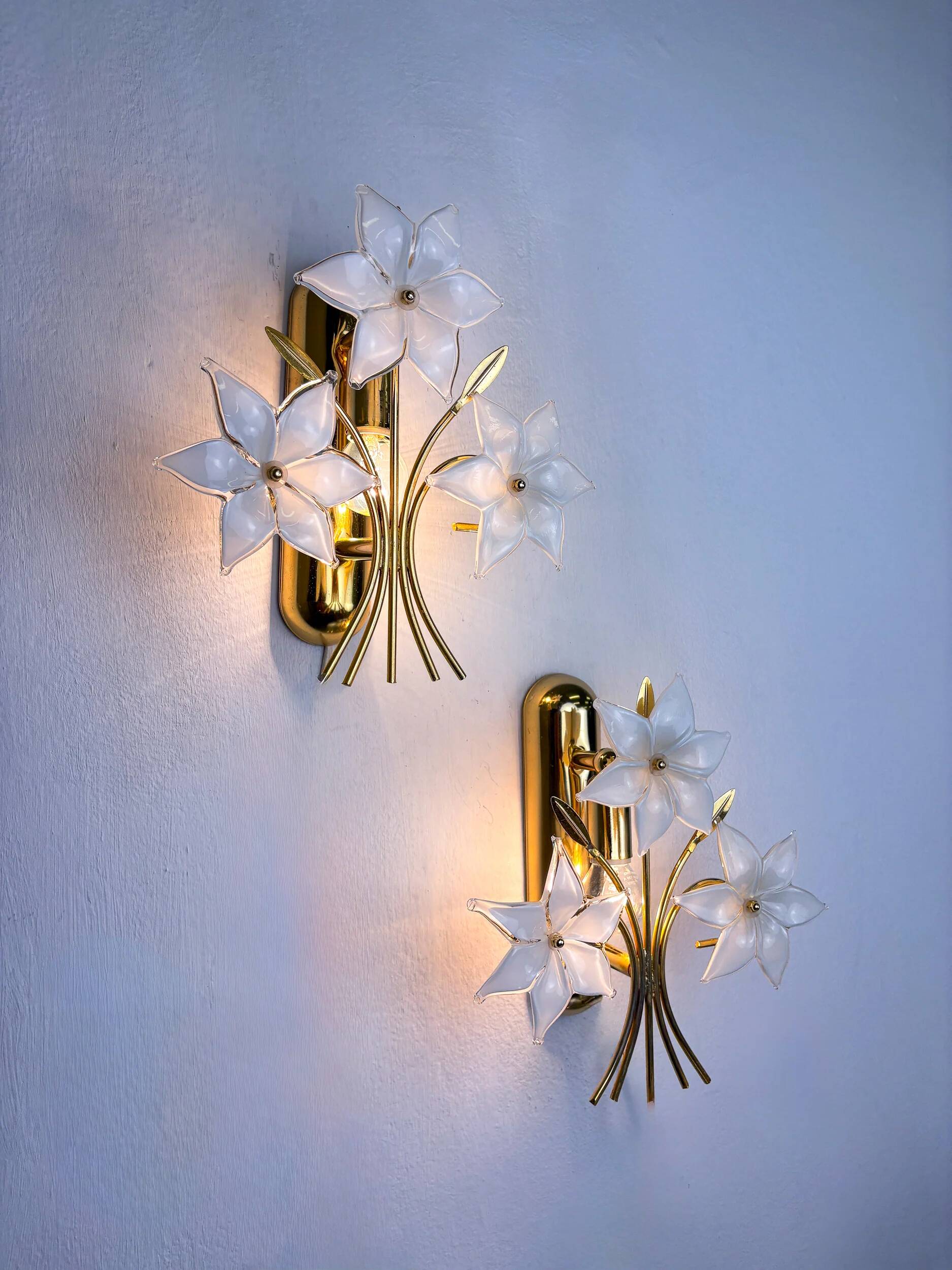 Pair of hibiscus floral sconces, Murano glass, Italy, 1970s